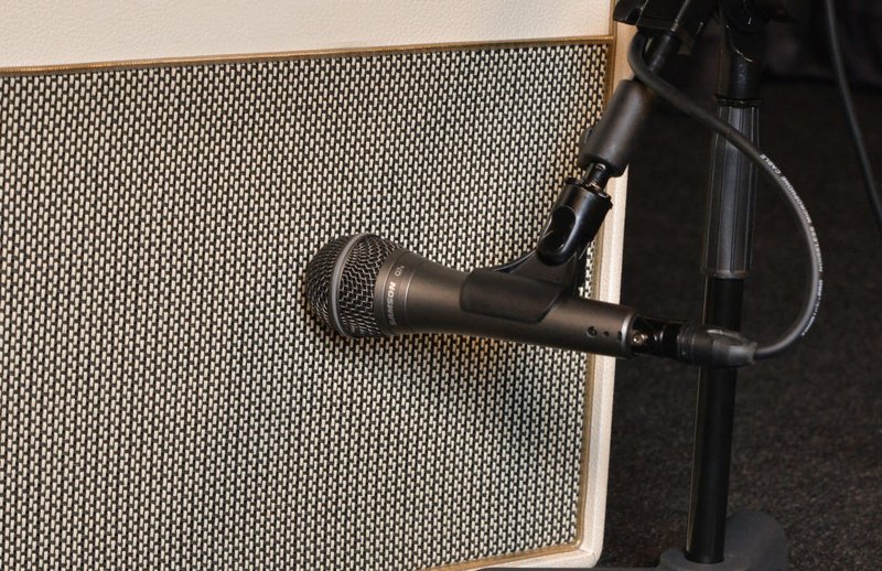 Q7x-Mic-Guitar-Amp-DSE_2784-2-1024x664.jpg