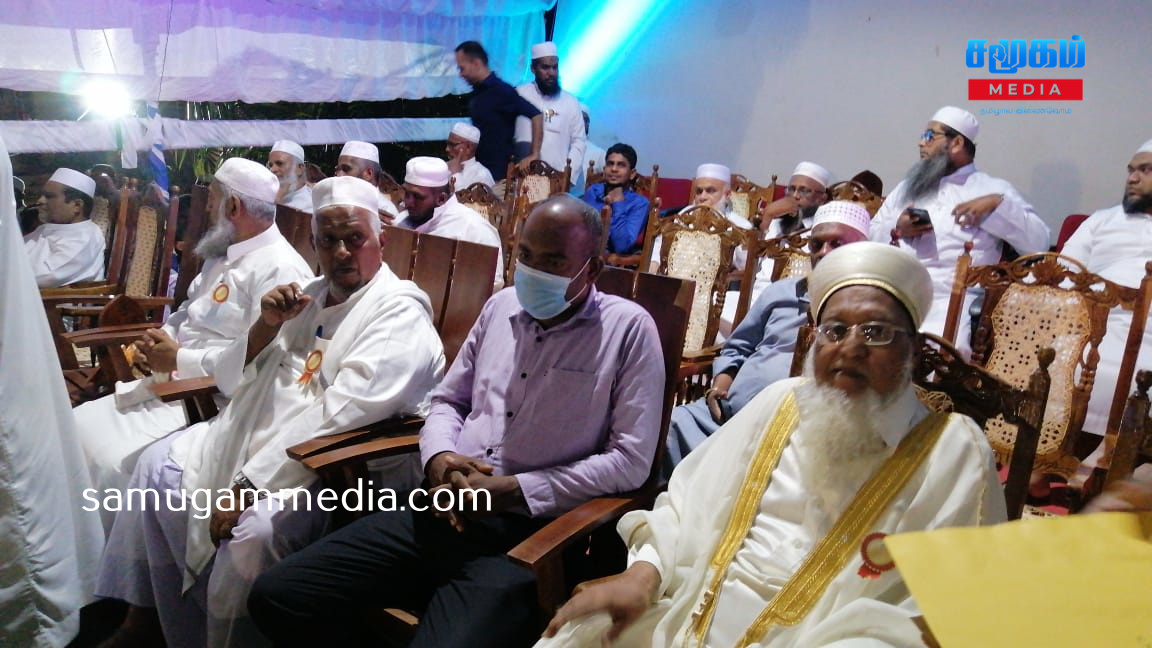 திருகோணமலை நத்வதுல் புஹாரி அரபிக் கல்லூரியின் பட்டமளிப்பு விழா நேற்று இடம்பெற்றது!     (படங்கள் இணைப்பு)