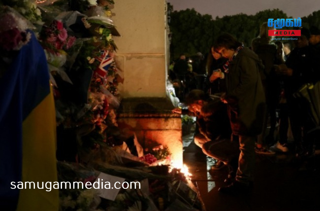 பக்கிங்காம் அரண்மணையின் முன்னாள் திரண்ட மக்கள்!