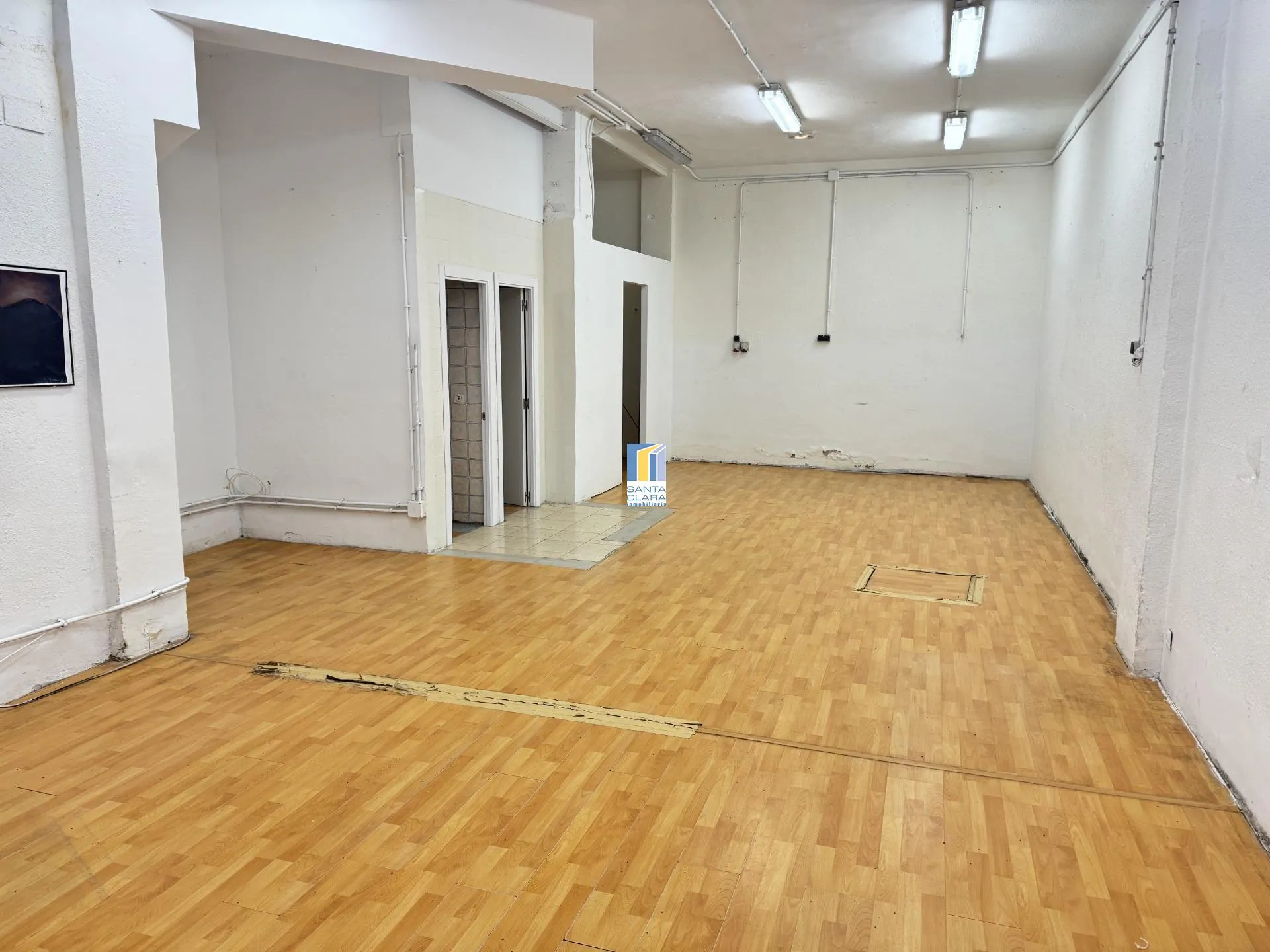 LOCAL COMERCIAL EN ALQUILER, JUNTO A TRES CRUCES, ZAMORA - Inmobiliaria Santa Clara en Zamora - Miniatura 2