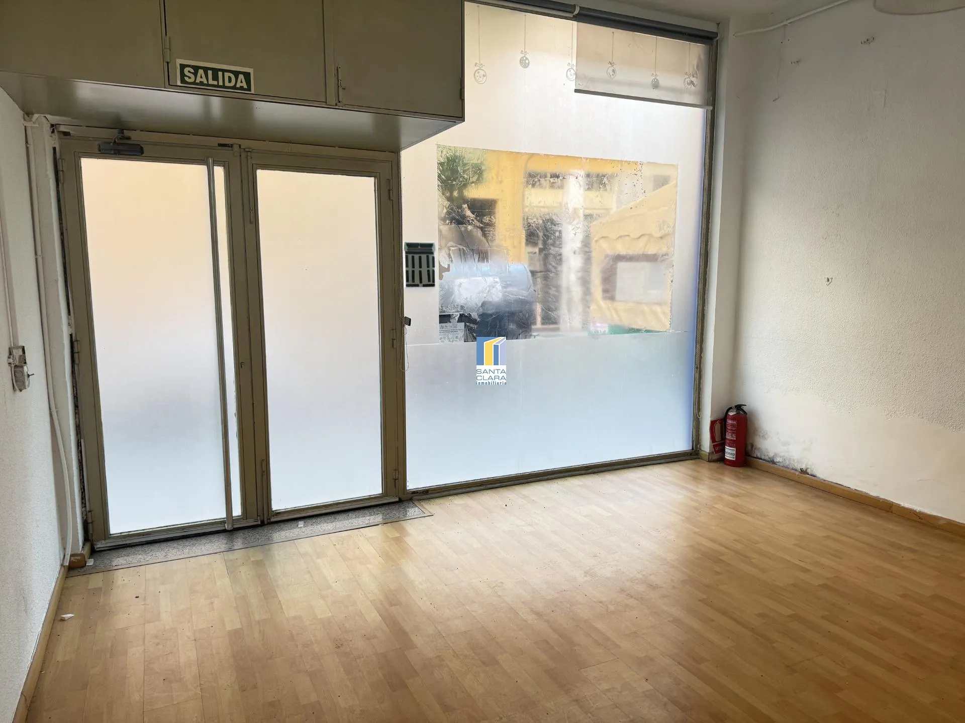 LOCAL COMERCIAL EN ALQUILER, JUNTO A TRES CRUCES, ZAMORA - Inmobiliaria Santa Clara en Zamora - Miniatura 3