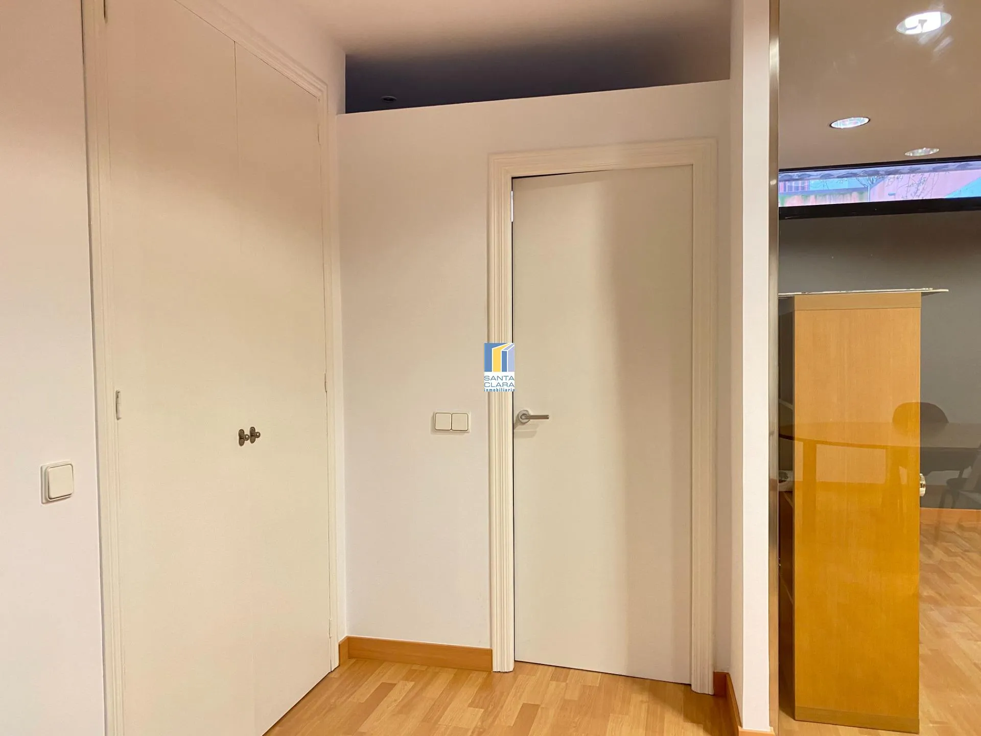 OFICINA/ LOCAL COMERCIAL EN ALQUILER CON DESPACHO Y BAÑO EN PLENO CENTRO DE ZAMORA - Inmobiliaria Santa Clara en Zamora - Miniatura 13