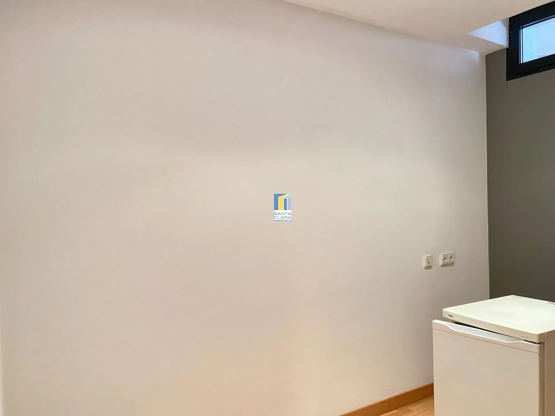 OFICINA/ LOCAL COMERCIAL EN ALQUILER CON DESPACHO Y BAÑO EN PLENO CENTRO DE ZAMORA - Inmobiliaria Santa Clara en Zamora - Miniatura 15