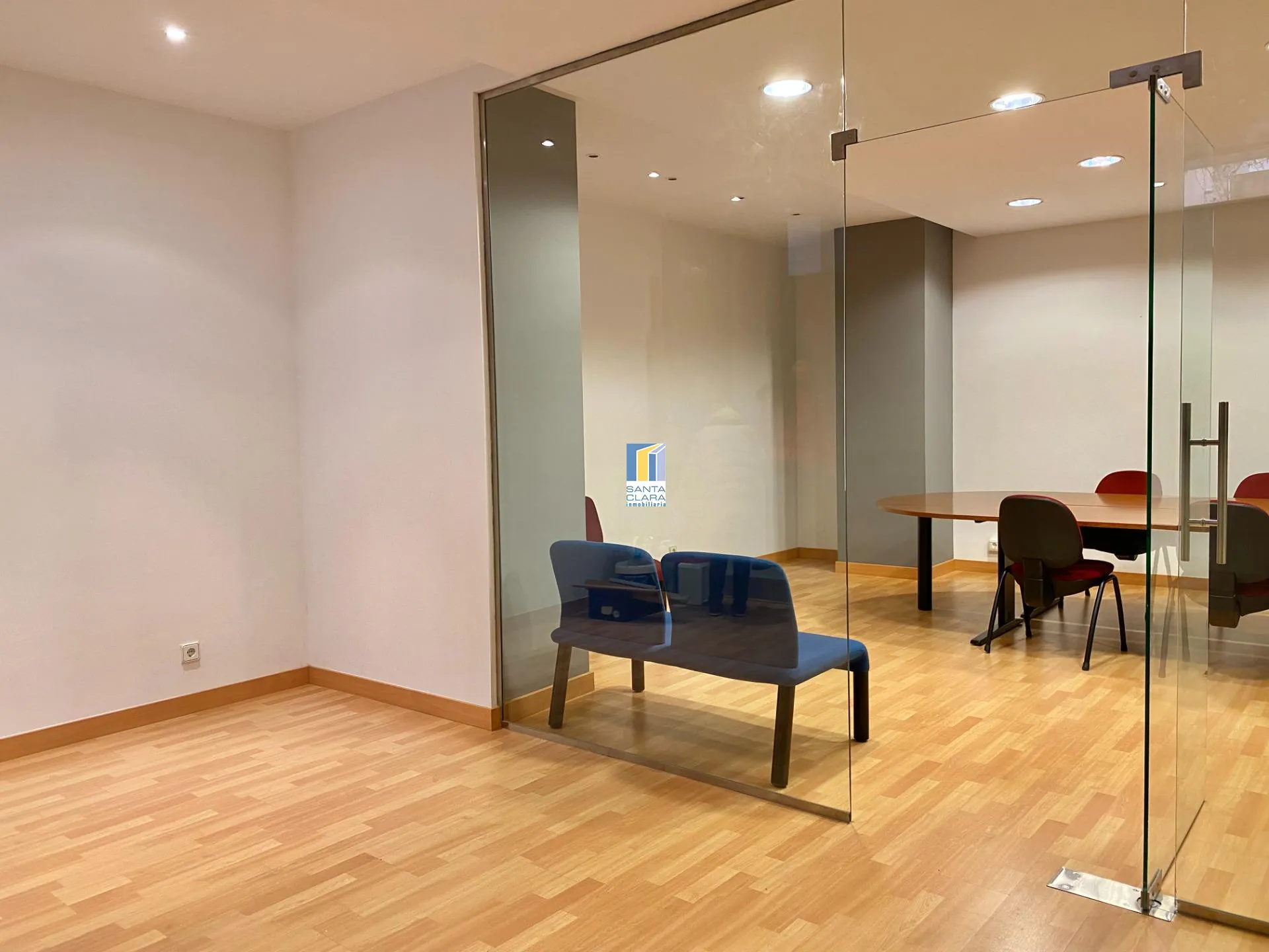 OFICINA/ LOCAL COMERCIAL EN ALQUILER CON DESPACHO Y BAÑO EN PLENO CENTRO DE ZAMORA - Inmobiliaria Santa Clara en Zamora - Miniatura 5