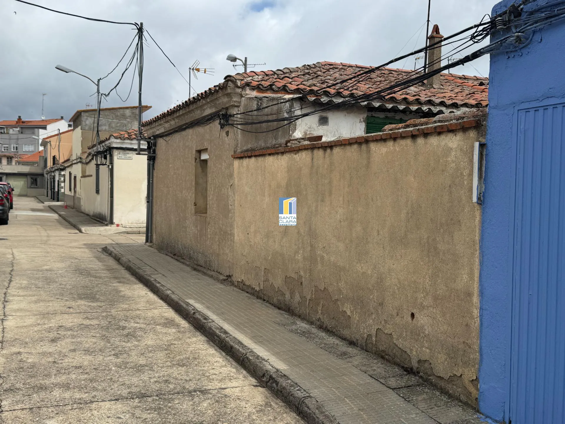 CASA EN VENTA DE 3 DORMITORIOS Y PATIO EN ZONA SAN JOSÉ OBRERO, ZAMORA. - Inmobiliaria Santa Clara en Zamora - Miniatura 3