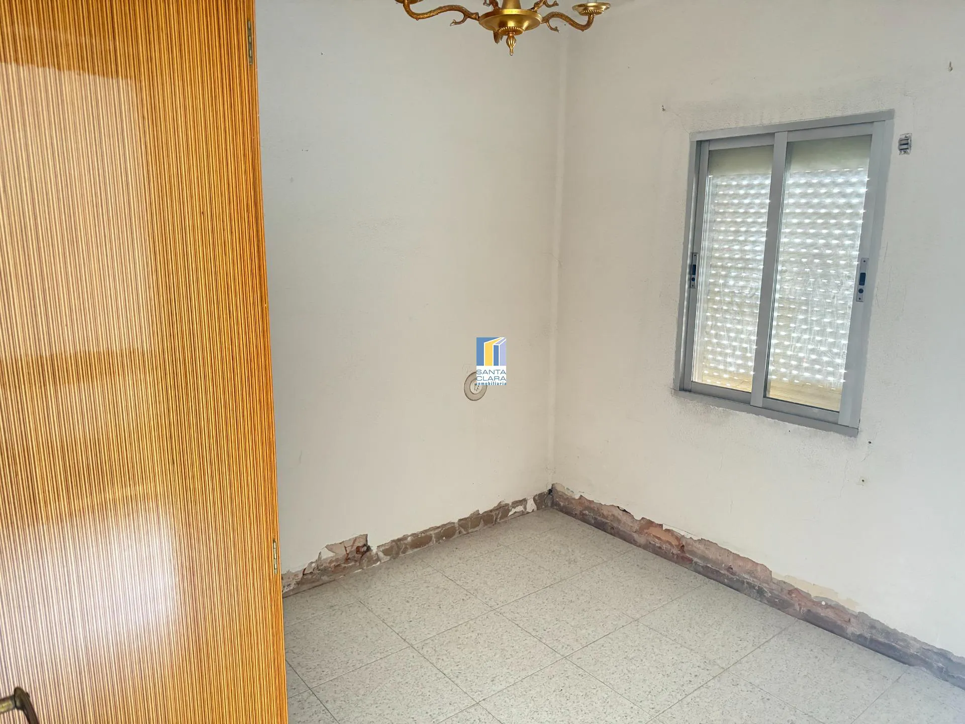 CASA EN VENTA DE 3 DORMITORIOS Y PATIO EN ZONA SAN JOSÉ OBRERO, ZAMORA. - Inmobiliaria Santa Clara en Zamora - Miniatura 8
