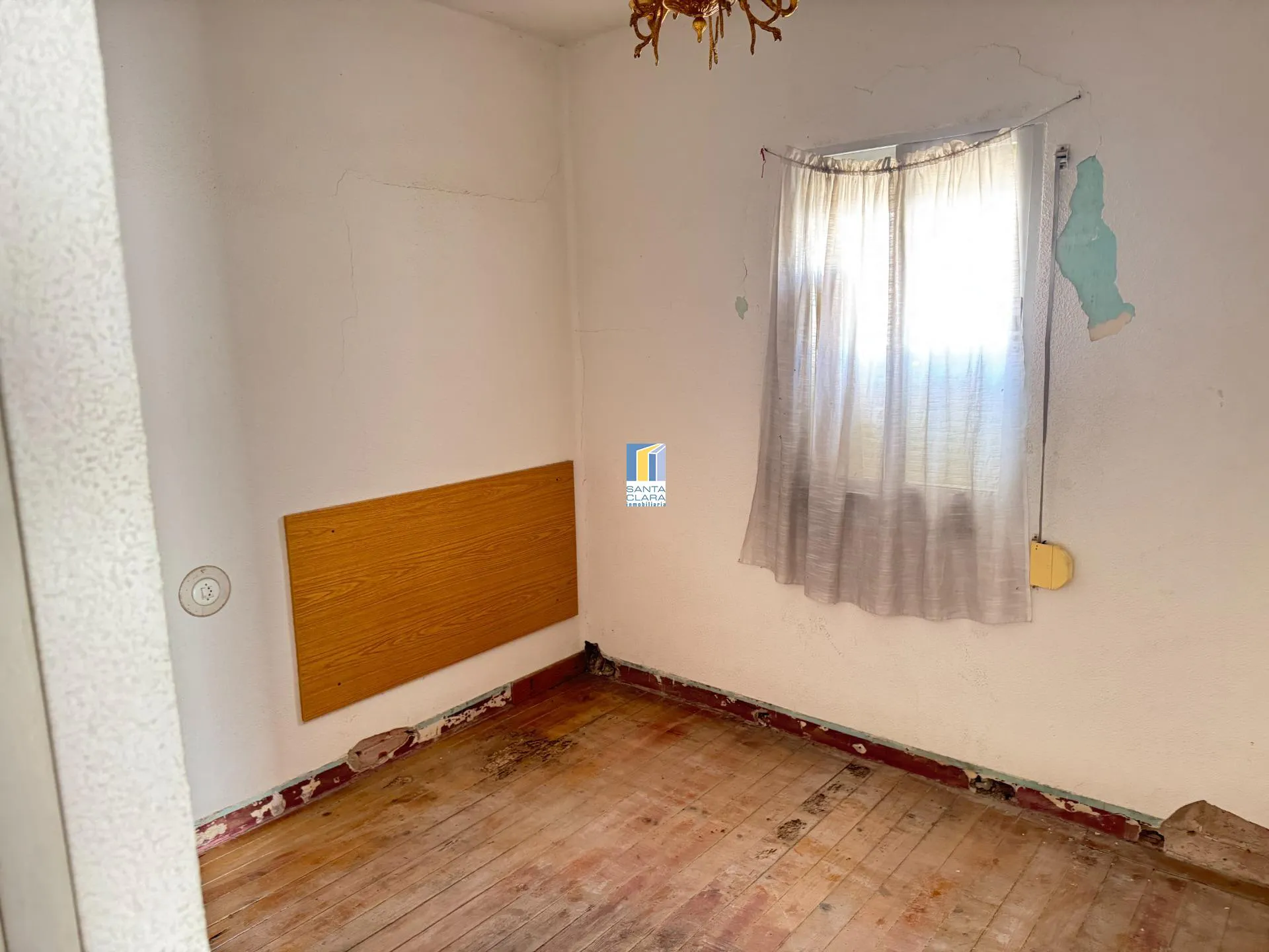 CASA EN VENTA DE 3 DORMITORIOS Y PATIO EN ZONA SAN JOSÉ OBRERO, ZAMORA. - Inmobiliaria Santa Clara en Zamora - Miniatura 9