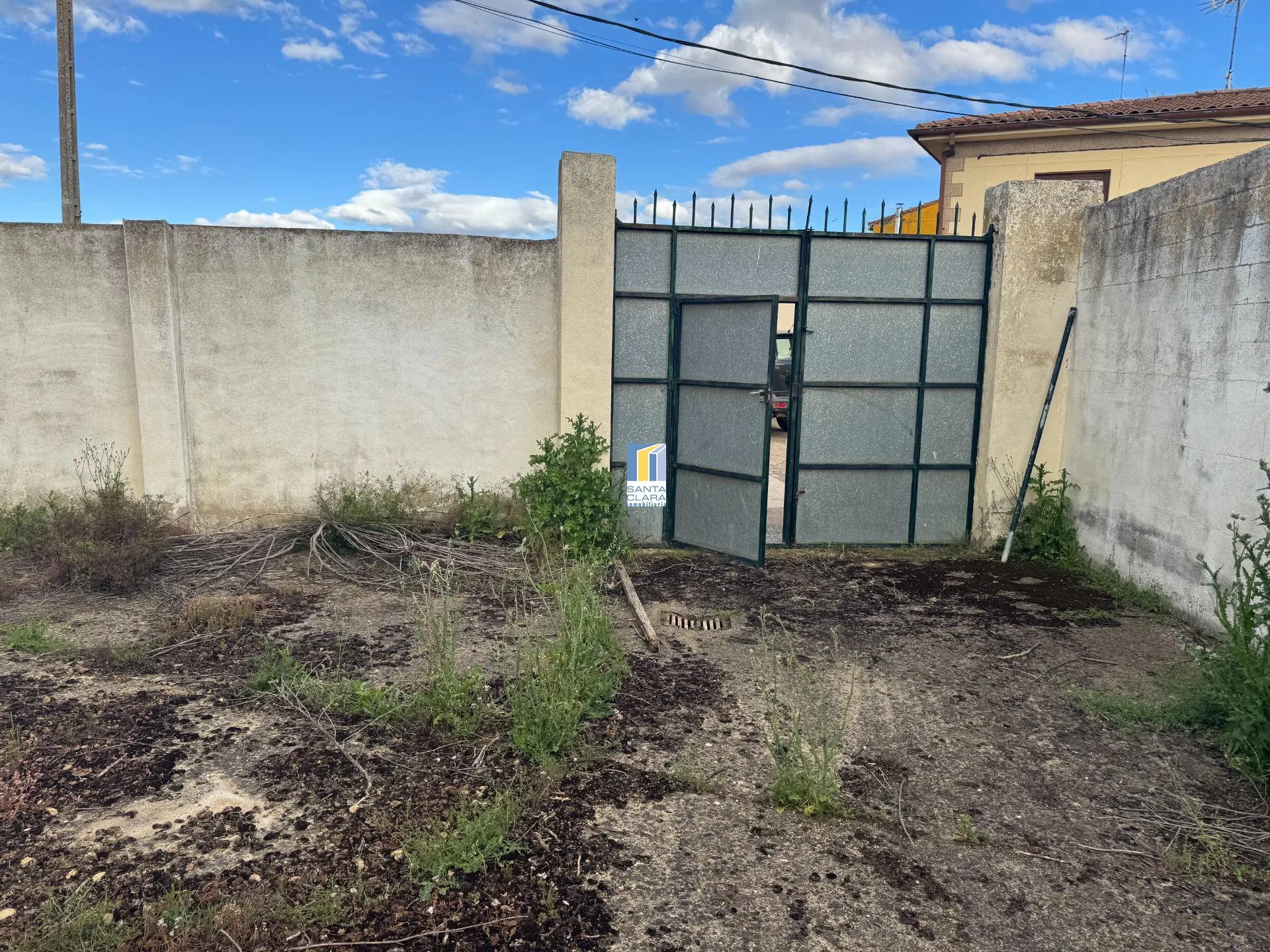 CASA EN VENTA PARA REFORMAR DE 3 DORMITORIOS Y PATIO EN VILLALPANDO, ZAMORA. - Inmobiliaria Santa Clara en Zamora - Miniatura 3