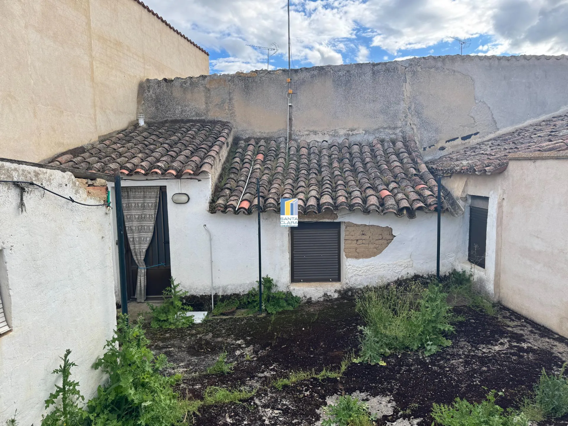 CASA EN VENTA PARA REFORMAR DE 3 DORMITORIOS Y PATIO EN VILLALPANDO, ZAMORA. - Inmobiliaria Santa Clara en Zamora - Miniatura 4