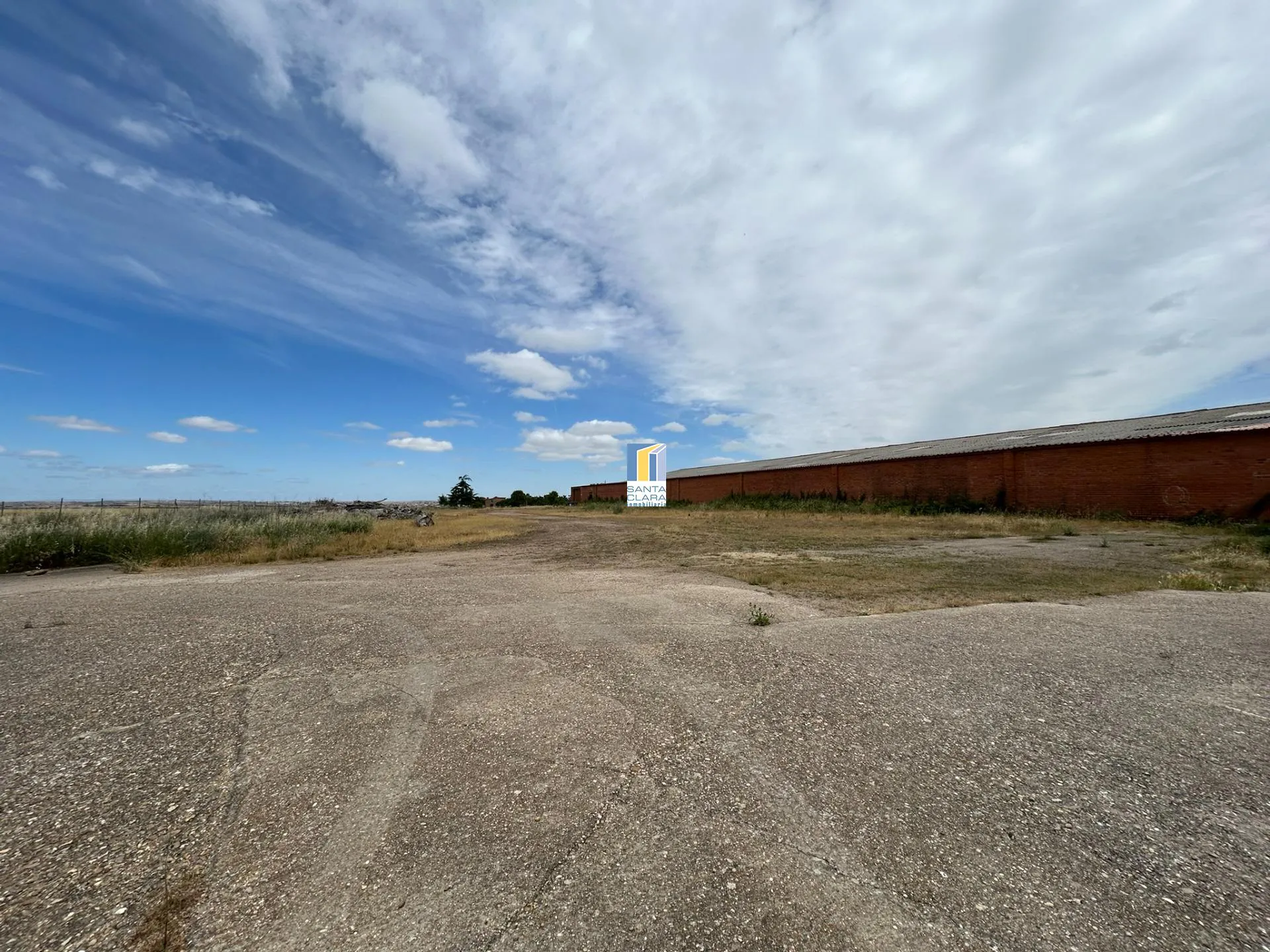 NAVE INDUSTRIAL CON TERRENO EN ALQUILER EN MORALES DEL VINO, ZAMORA. - Inmobiliaria Santa Clara en Zamora - Miniatura 11