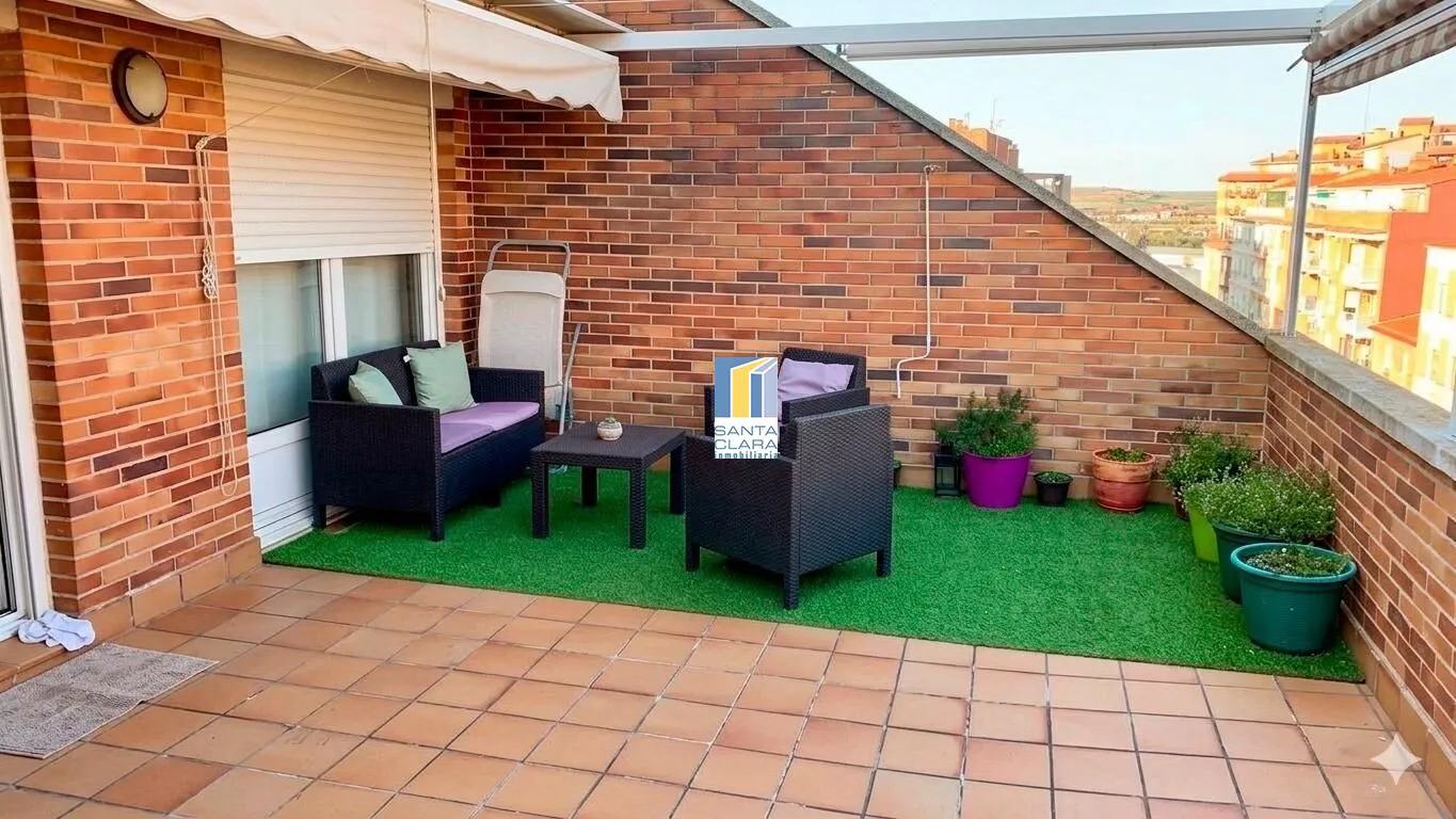 ÁTICO DÚPLEX EN VENTA CON 2 DORMITORIOS, AMPLIA TERRAZA Y GARAJE EN ZONA CENTRO, ZAMORA. - Inmobiliaria Santa Clara en Zamora - Imagen 1
