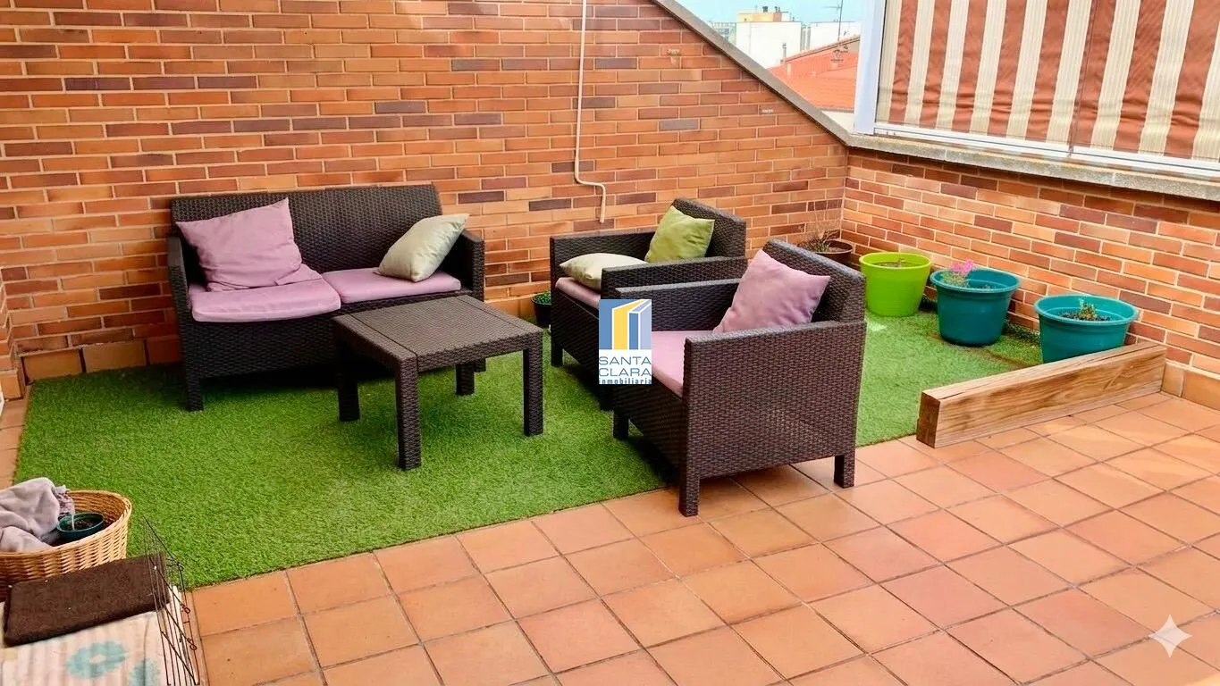 ÁTICO DÚPLEX EN VENTA CON 2 DORMITORIOS, AMPLIA TERRAZA Y GARAJE EN ZONA CENTRO, ZAMORA. - Inmobiliaria Santa Clara en Zamora - Miniatura 2