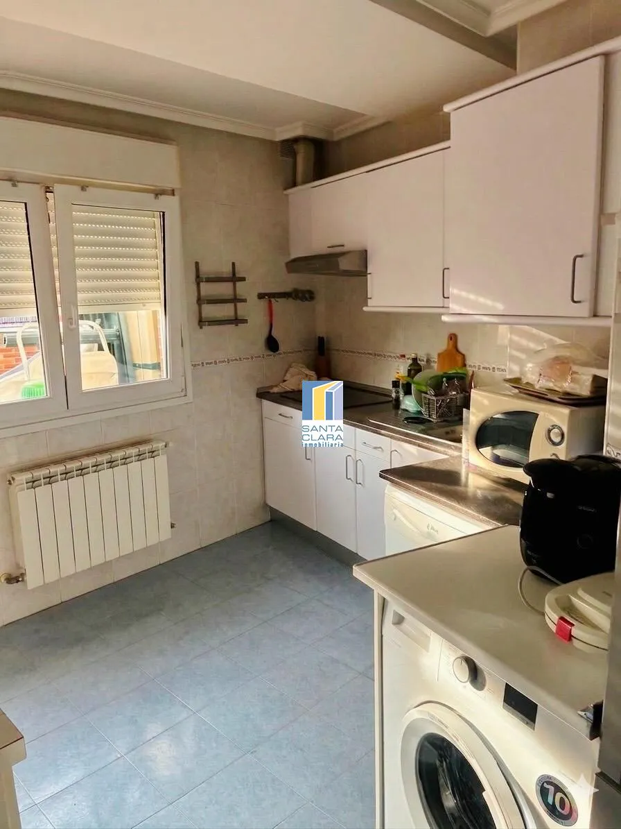 ÁTICO DÚPLEX EN VENTA CON 2 DORMITORIOS, AMPLIA TERRAZA Y GARAJE EN ZONA CENTRO, ZAMORA. - Inmobiliaria Santa Clara en Zamora - Miniatura 8