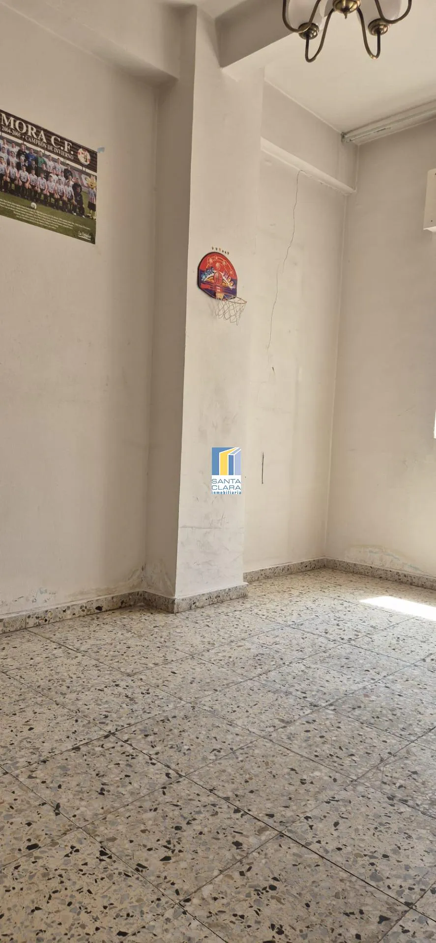 PISO EN VENTA DE 4 DORMITORIOS Y 2 BAÑOS EN ZONA TRES CRUCES, ZAMORA. - Inmobiliaria Santa Clara en Zamora - Miniatura 10