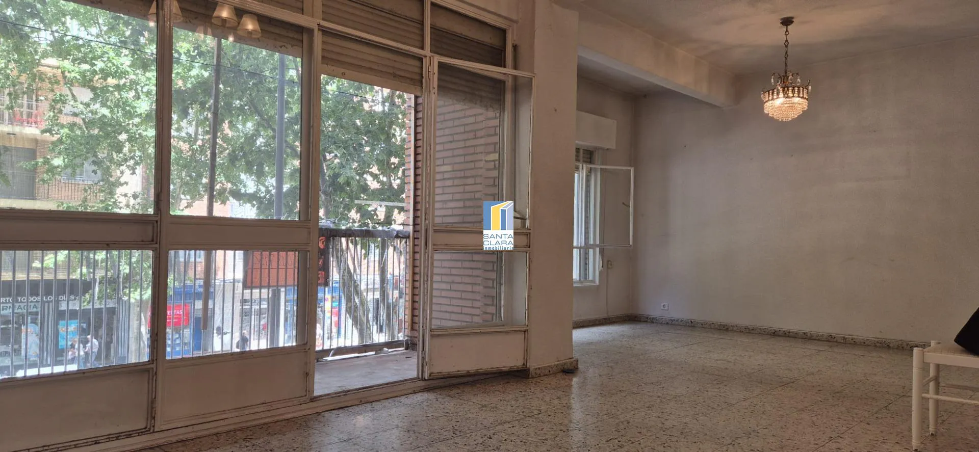 PISO EN VENTA DE 4 DORMITORIOS Y 2 BAÑOS EN ZONA TRES CRUCES, ZAMORA. - Inmobiliaria Santa Clara en Zamora - Miniatura 2