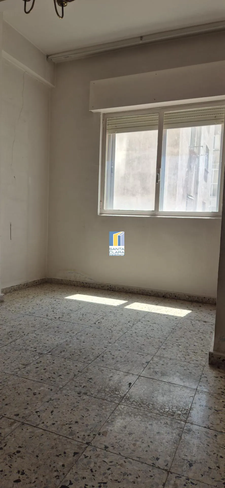 PISO EN VENTA DE 4 DORMITORIOS Y 2 BAÑOS EN ZONA TRES CRUCES, ZAMORA. - Inmobiliaria Santa Clara en Zamora - Miniatura 8