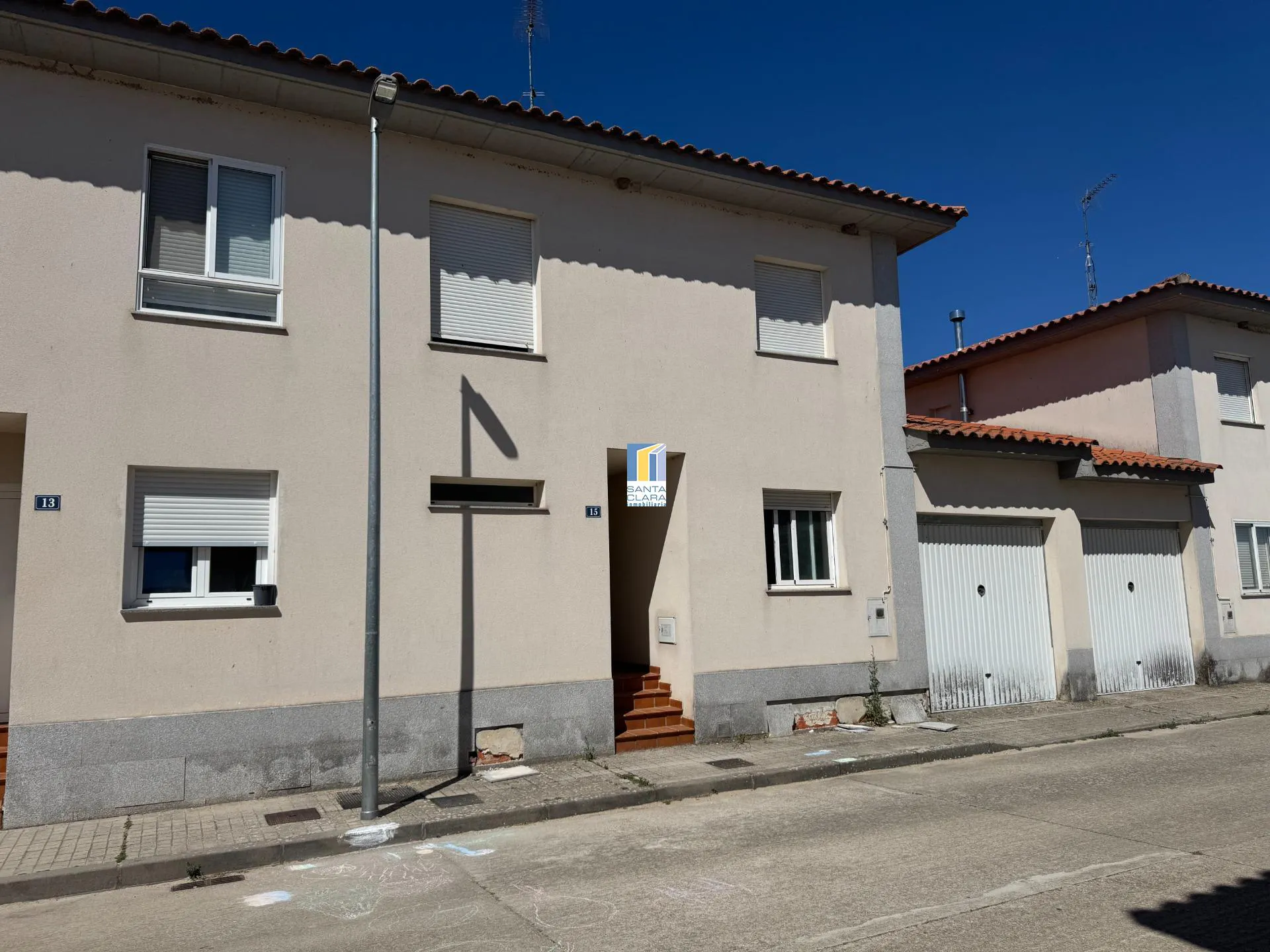 CHALET ADOSADO VPO EN VENTA CON PATIO Y GARAJE EN BERMILLO DE SAYAGO (ZAMORA) - Inmobiliaria Santa Clara en Zamora - Imagen 1