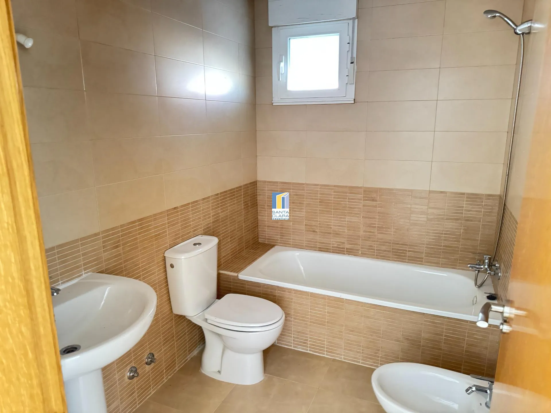 CHALET ADOSADO VPO EN VENTA CON PATIO Y GARAJE EN BERMILLO DE SAYAGO (ZAMORA) - Inmobiliaria Santa Clara en Zamora - Miniatura 12