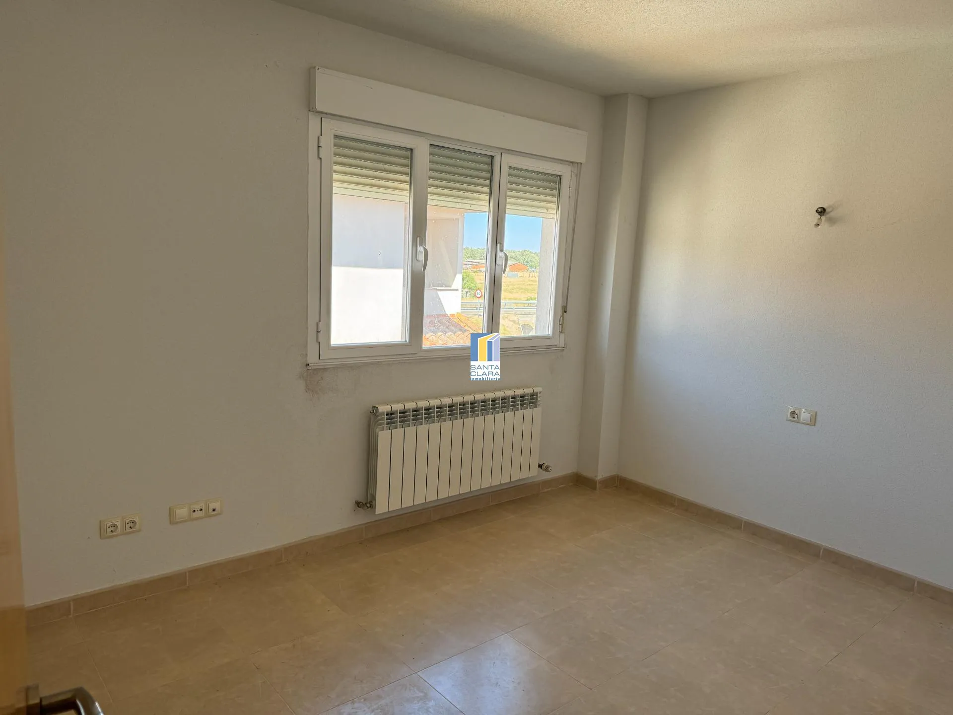 CHALET ADOSADO VPO EN VENTA CON PATIO Y GARAJE EN BERMILLO DE SAYAGO (ZAMORA) - Inmobiliaria Santa Clara en Zamora - Miniatura 15