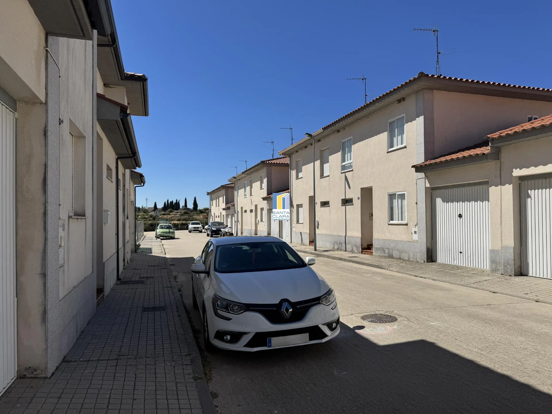 CHALET ADOSADO VPO EN VENTA CON PATIO Y GARAJE EN BERMILLO DE SAYAGO (ZAMORA) - Inmobiliaria Santa Clara en Zamora - Miniatura 19