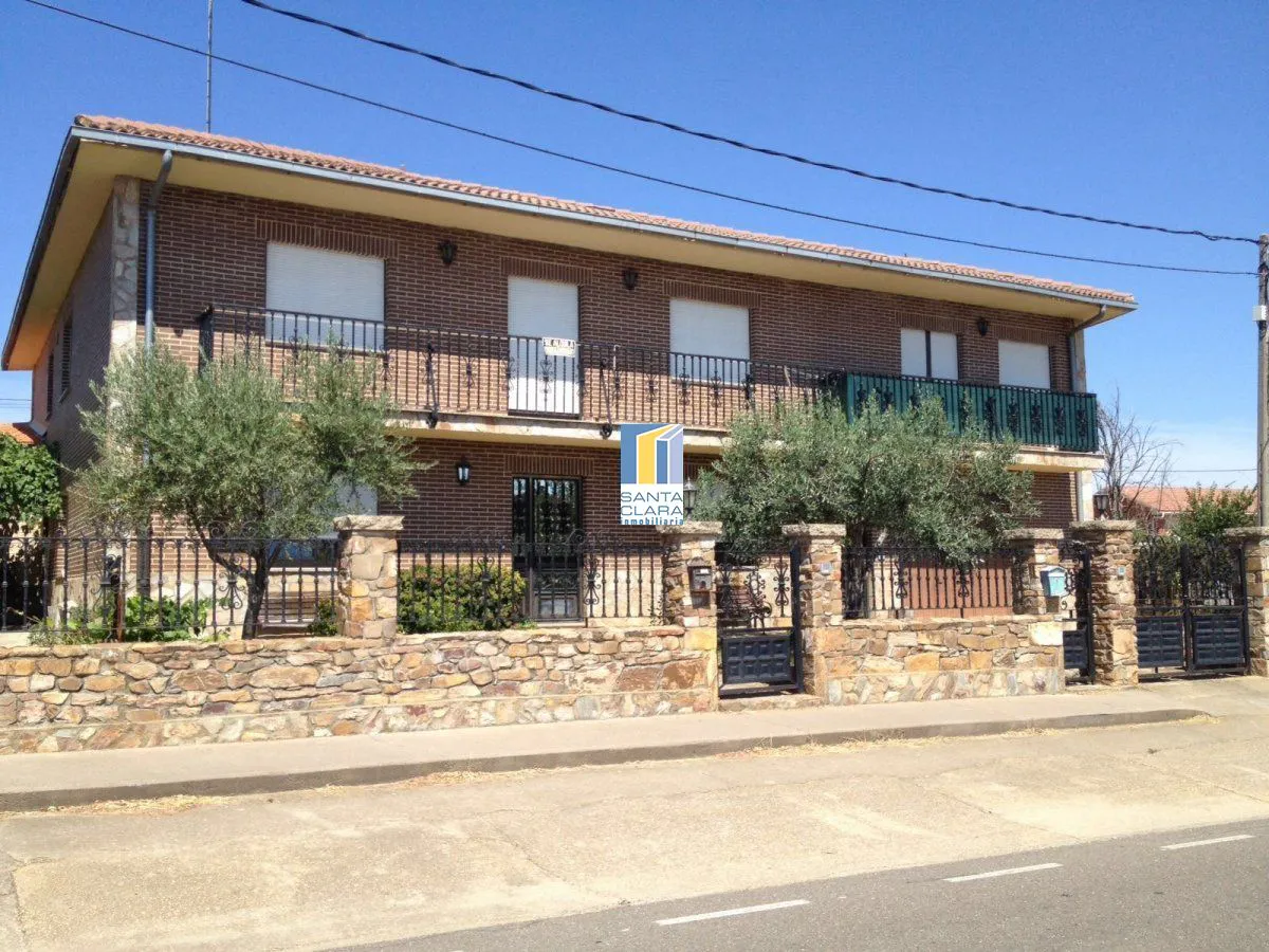 PISO AMUEBLADO EN ALQUILER CON 3 DORMITORIOS, 1 BAÑO Y FIBRA ÓPTICA EN TÁBARA (ZAMORA). - Inmobiliaria Santa Clara en Zamora - Imagen 1