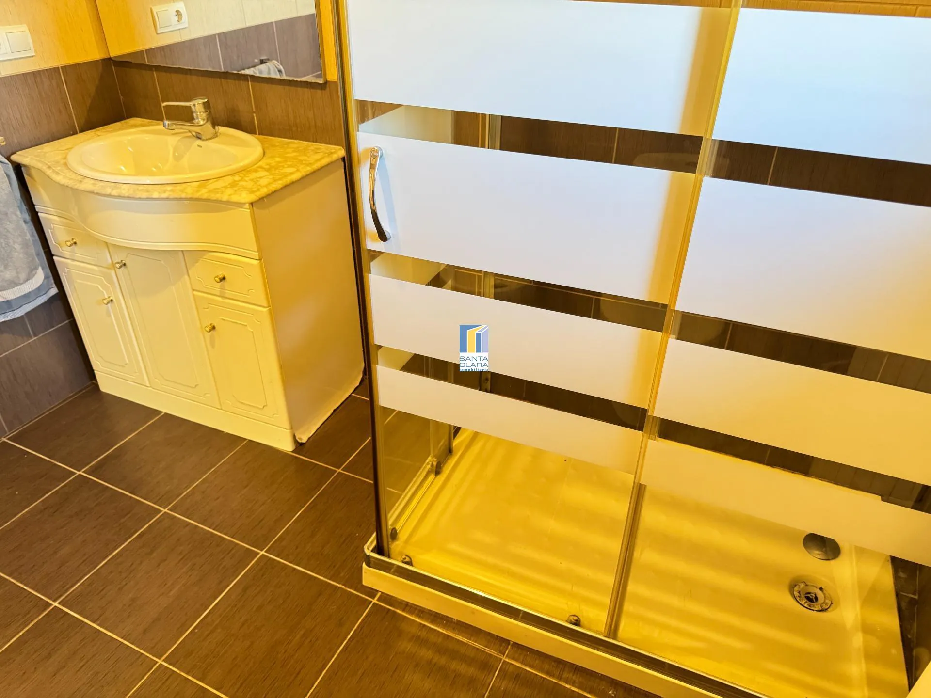 CASA EN VENTA DE 4 DORMITORIOS Y 2 BAÑOS EN ZONA LA ALBERCA, ZAMORA. - Inmobiliaria Santa Clara en Zamora - Miniatura 15