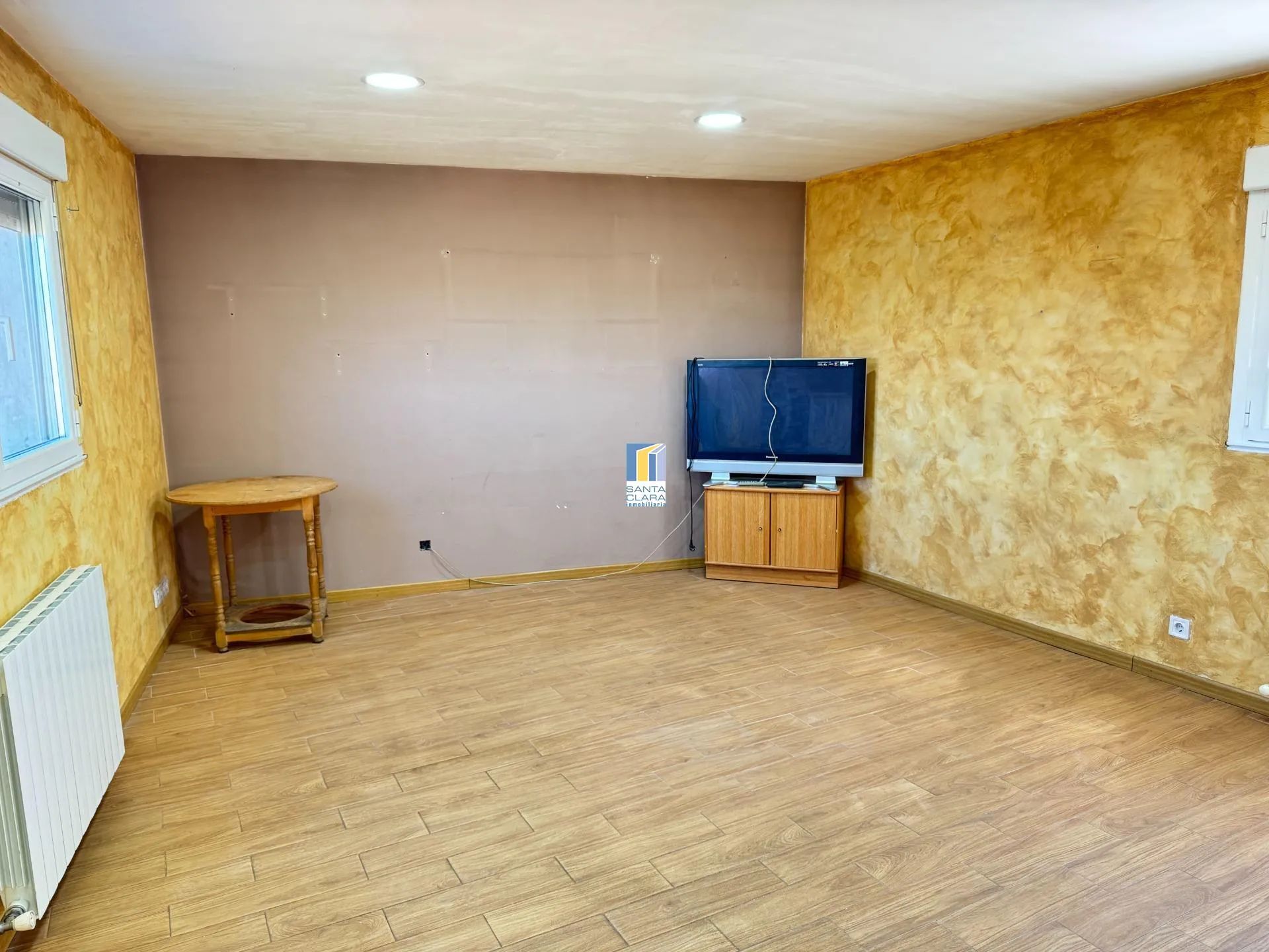 CASA EN VENTA DE 4 DORMITORIOS Y 2 BAÑOS EN ZONA LA ALBERCA, ZAMORA. - Inmobiliaria Santa Clara en Zamora - Miniatura 2