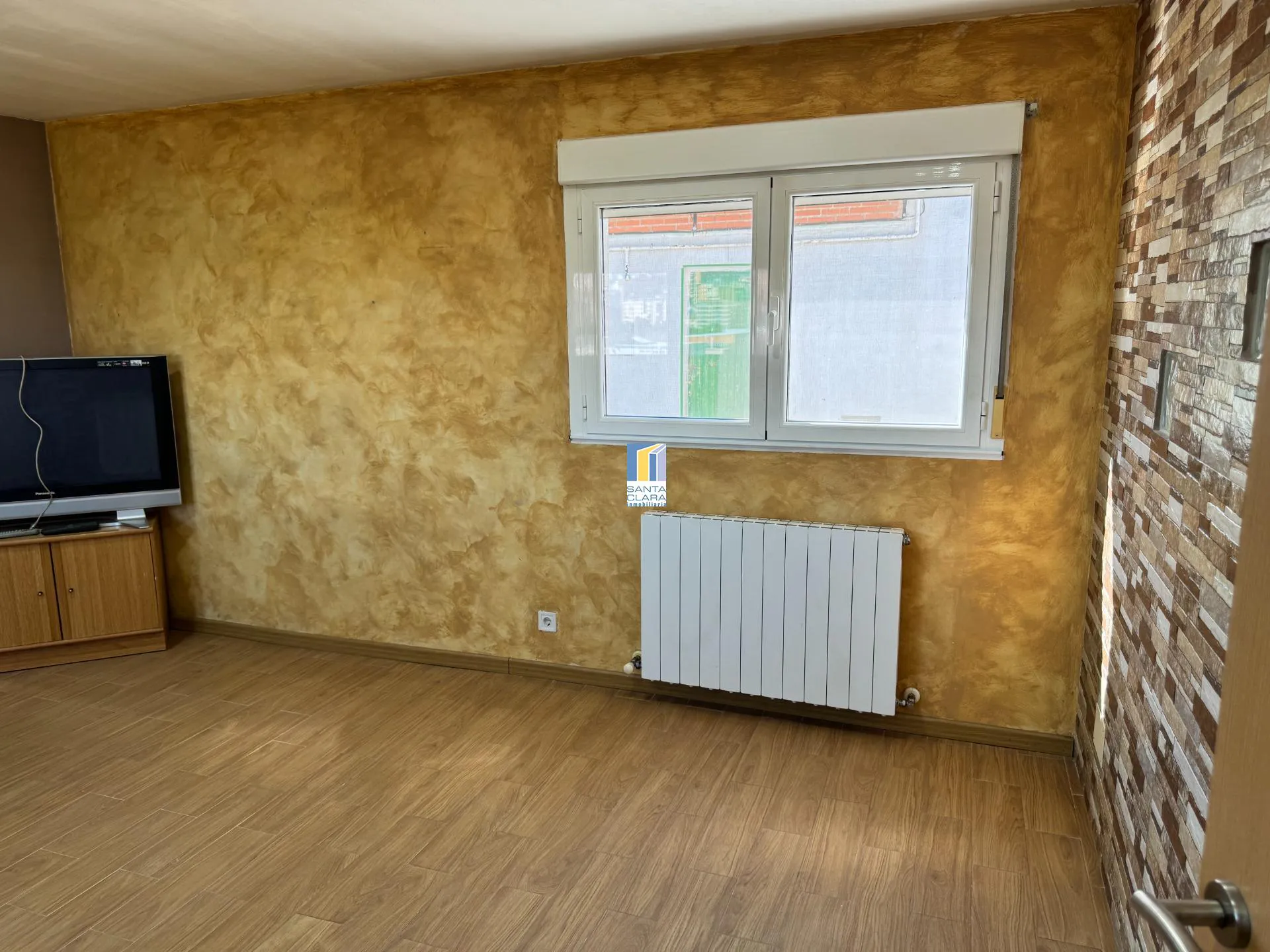CASA EN VENTA DE 4 DORMITORIOS Y 2 BAÑOS EN ZONA LA ALBERCA, ZAMORA. - Inmobiliaria Santa Clara en Zamora - Miniatura 3