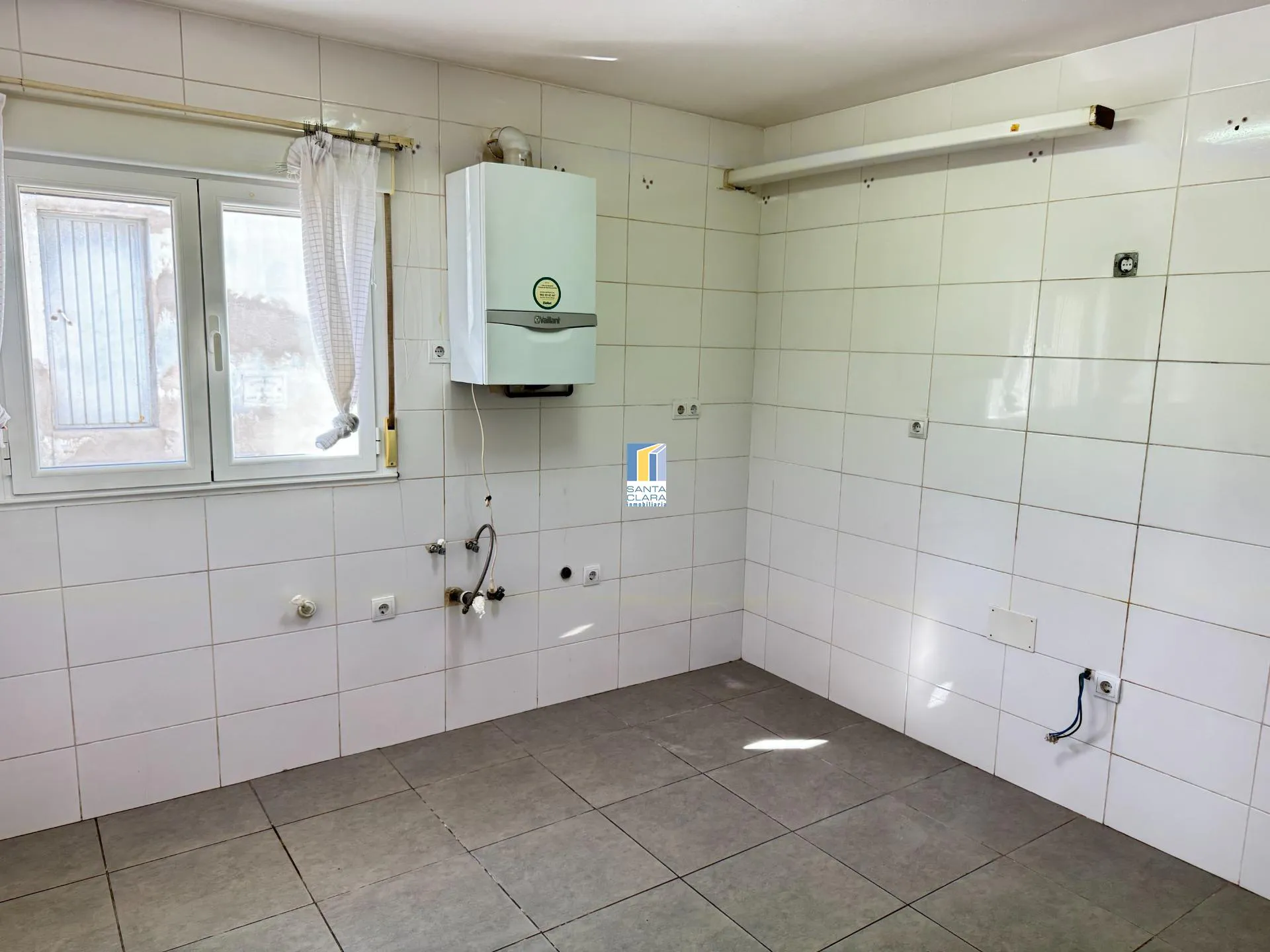 CASA EN VENTA DE 4 DORMITORIOS Y 2 BAÑOS EN ZONA LA ALBERCA, ZAMORA. - Inmobiliaria Santa Clara en Zamora - Miniatura 5