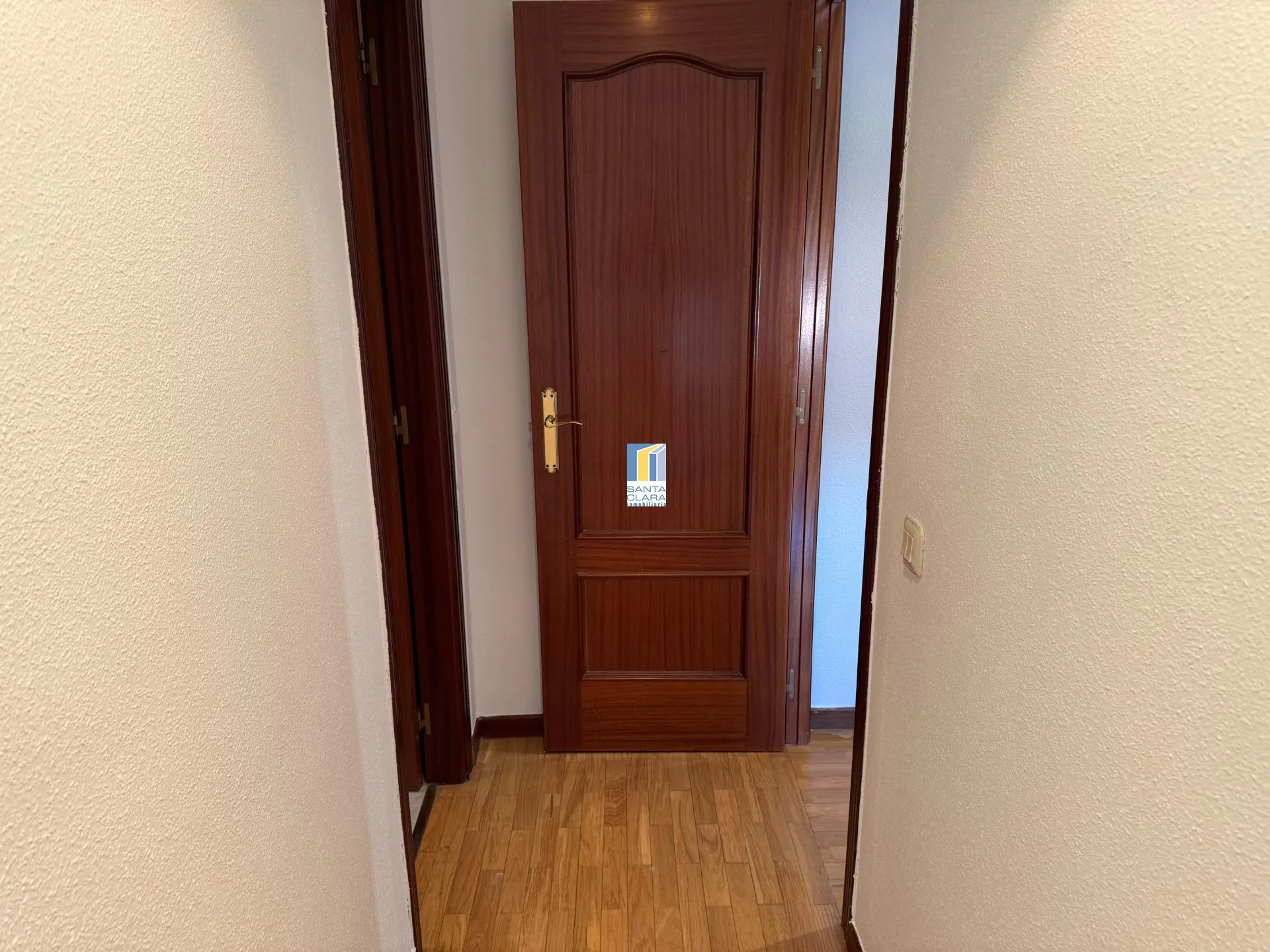 PISO EN ALQUILER DE 4 DORMITORIOS, 2 BAÑOS, GARAJE Y TRASTERO EN ZONA LAS VIÑAS, ZAMORA. - Inmobiliaria Santa Clara en Zamora - Miniatura 10