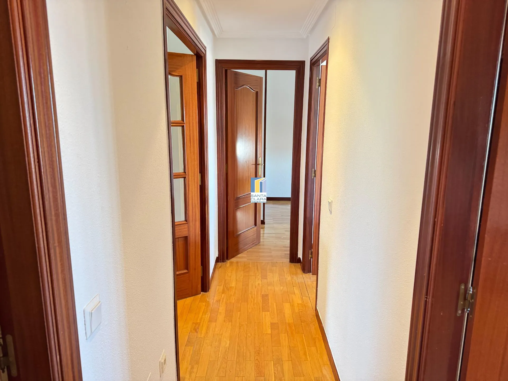 PISO EN ALQUILER DE 4 DORMITORIOS, 2 BAÑOS, GARAJE Y TRASTERO EN ZONA LAS VIÑAS, ZAMORA. - Inmobiliaria Santa Clara en Zamora - Miniatura 14