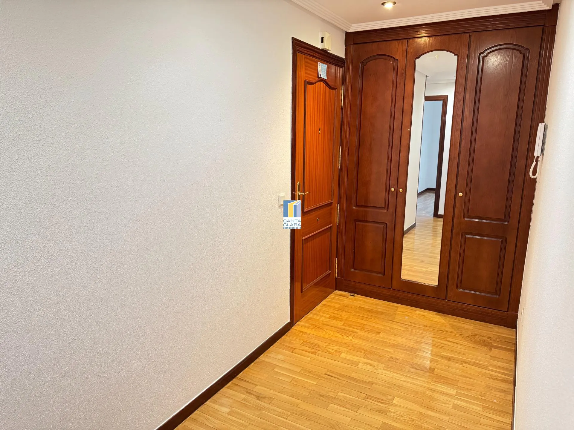 PISO EN ALQUILER DE 4 DORMITORIOS, 2 BAÑOS, GARAJE Y TRASTERO EN ZONA LAS VIÑAS, ZAMORA. - Inmobiliaria Santa Clara en Zamora - Miniatura 15