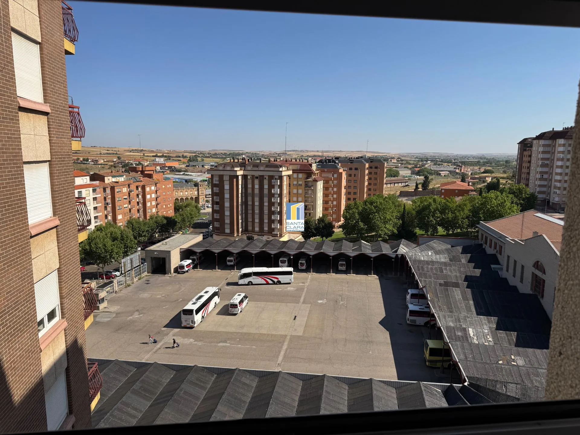 PISO EN ALQUILER DE 4 DORMITORIOS, 2 BAÑOS, GARAJE Y TRASTERO EN ZONA LAS VIÑAS, ZAMORA. - Inmobiliaria Santa Clara en Zamora - Miniatura 16