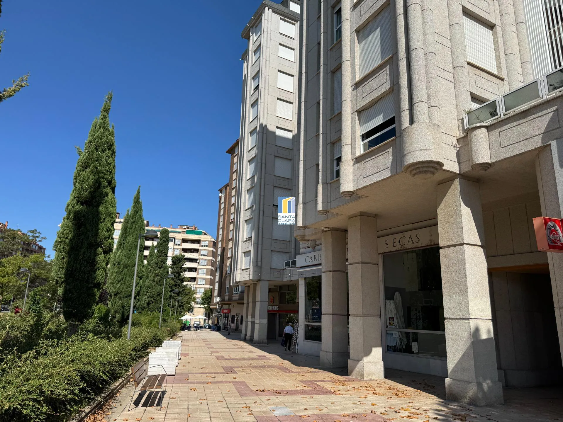 PISO EN ALQUILER DE 4 DORMITORIOS, 2 BAÑOS, GARAJE Y TRASTERO EN ZONA LAS VIÑAS, ZAMORA. - Inmobiliaria Santa Clara en Zamora - Miniatura 17