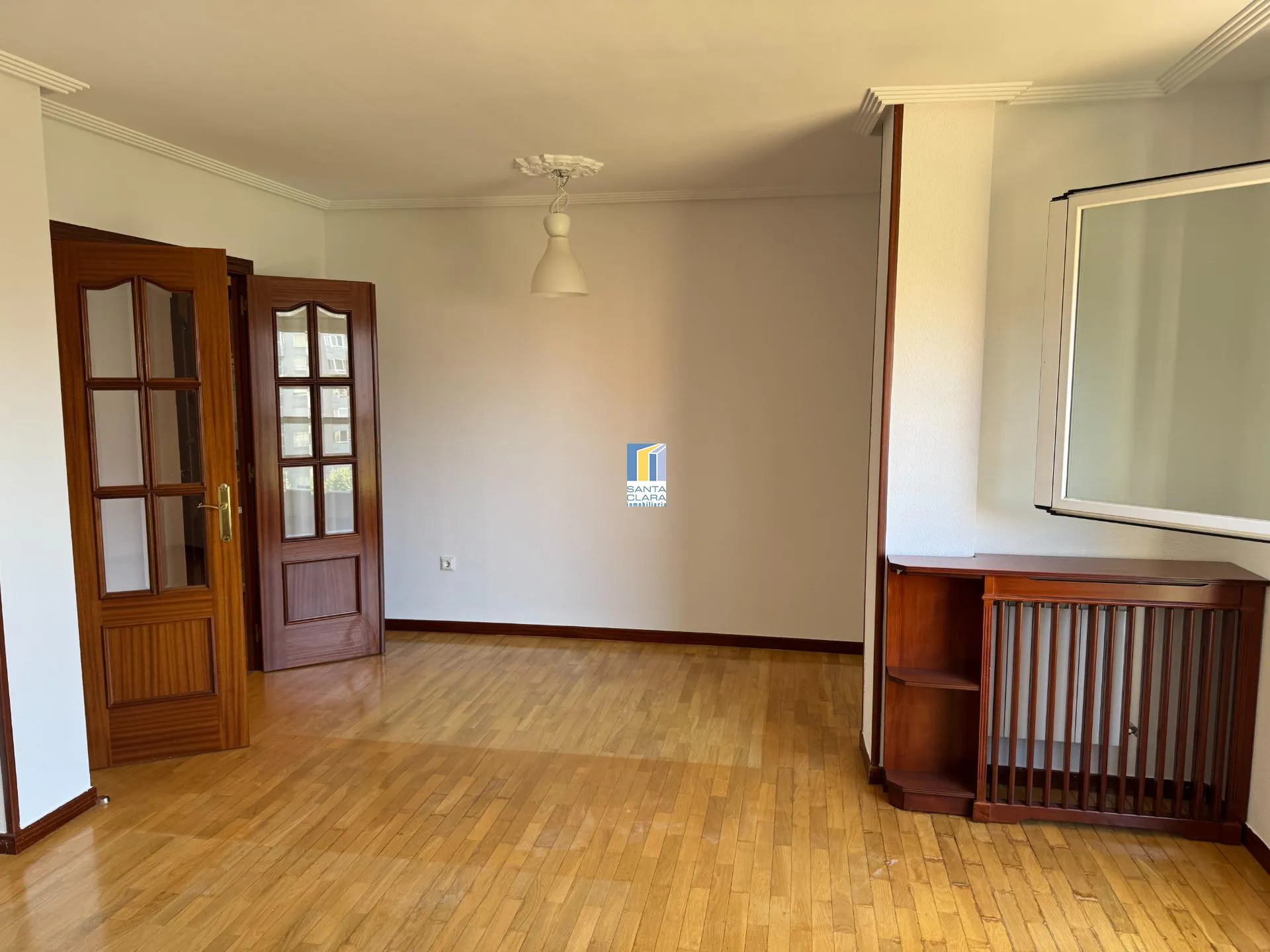 PISO EN ALQUILER DE 4 DORMITORIOS, 2 BAÑOS, GARAJE Y TRASTERO EN ZONA LAS VIÑAS, ZAMORA. - Inmobiliaria Santa Clara en Zamora - Miniatura 3