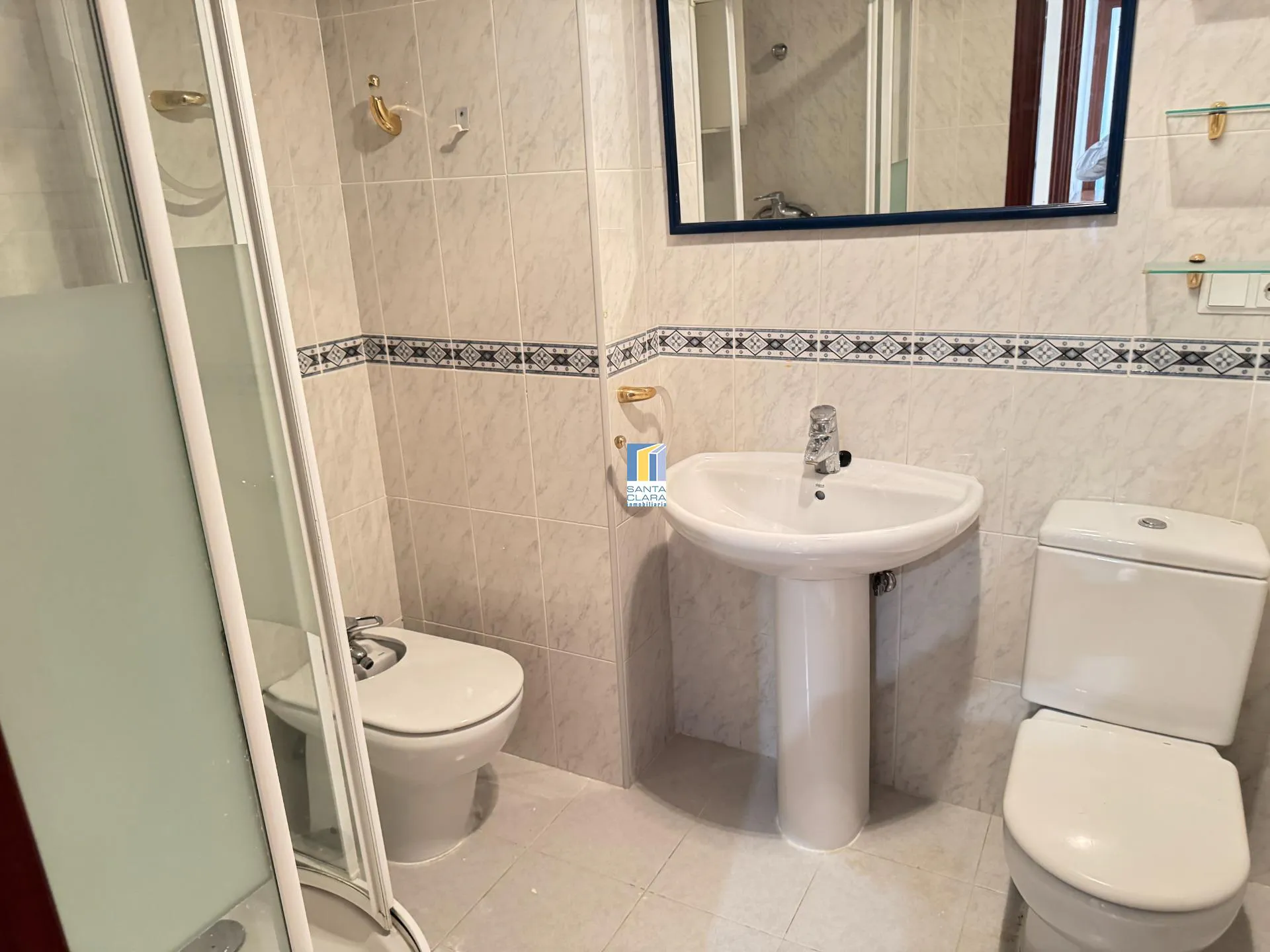 PISO EN ALQUILER DE 4 DORMITORIOS, 2 BAÑOS, GARAJE Y TRASTERO EN ZONA LAS VIÑAS, ZAMORA. - Inmobiliaria Santa Clara en Zamora - Miniatura 8