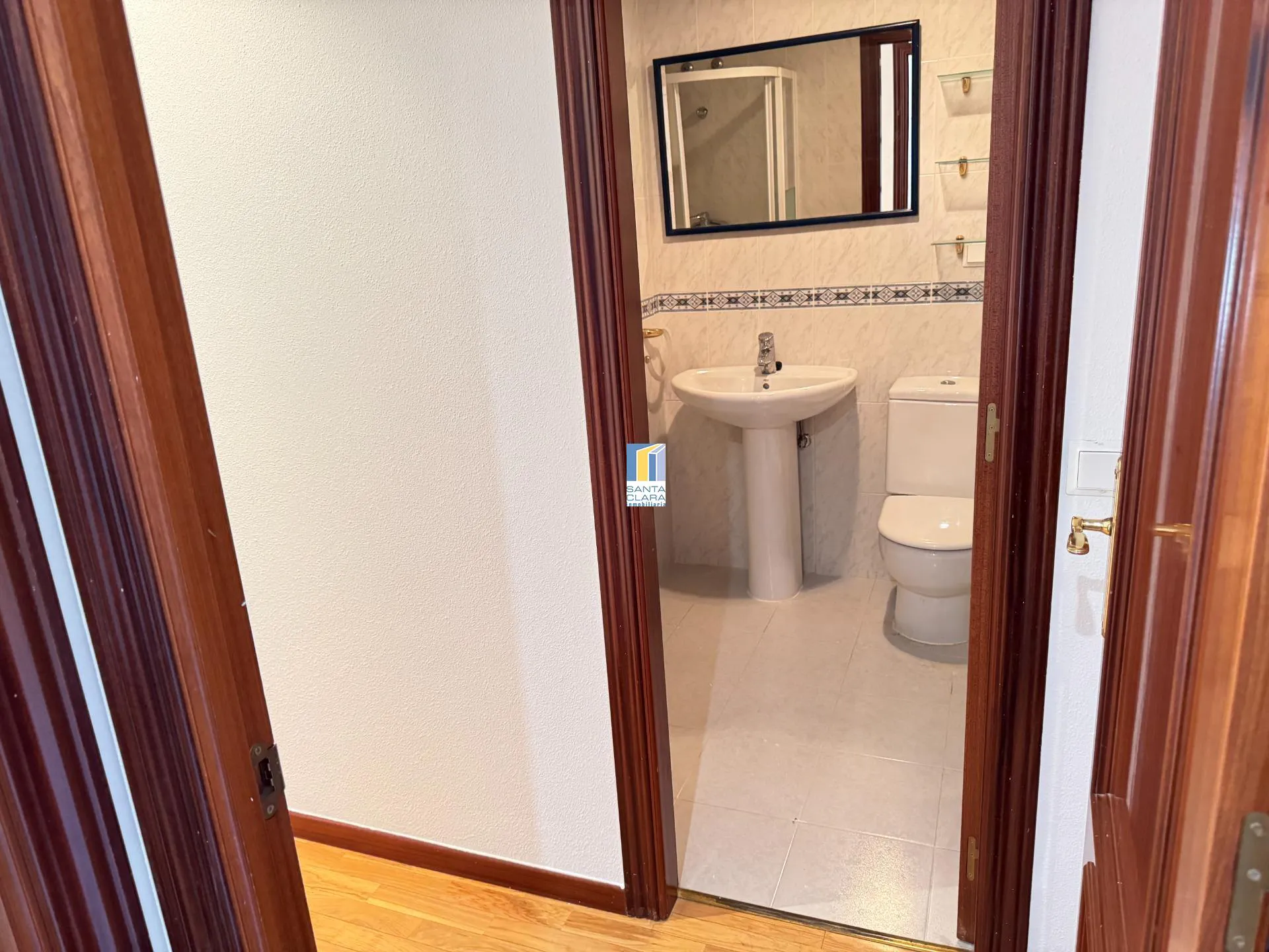 PISO EN ALQUILER DE 4 DORMITORIOS, 2 BAÑOS, GARAJE Y TRASTERO EN ZONA LAS VIÑAS, ZAMORA. - Inmobiliaria Santa Clara en Zamora - Miniatura 9