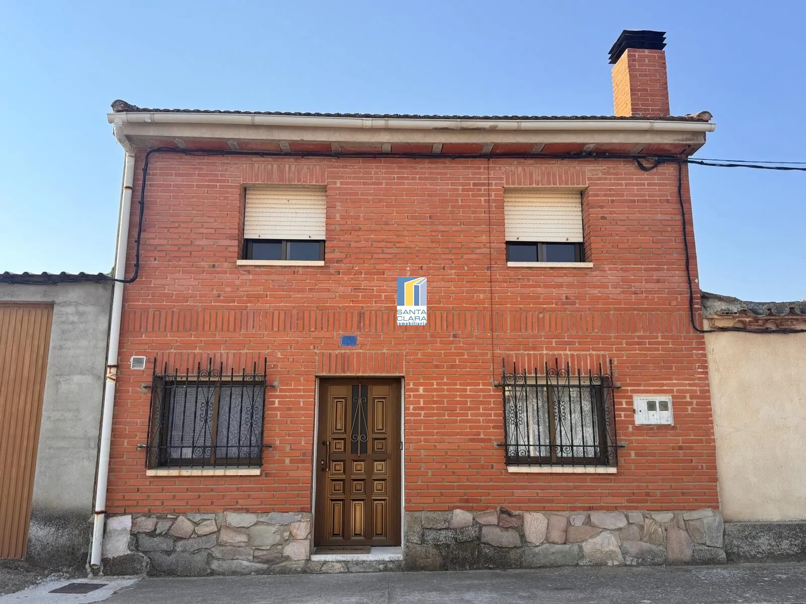 CASA EN VENTA CON 3 DORMITORIOS Y PATIO EN MONTAMARTA (ZAMORA) - Inmobiliaria Santa Clara en Zamora - Imagen 1