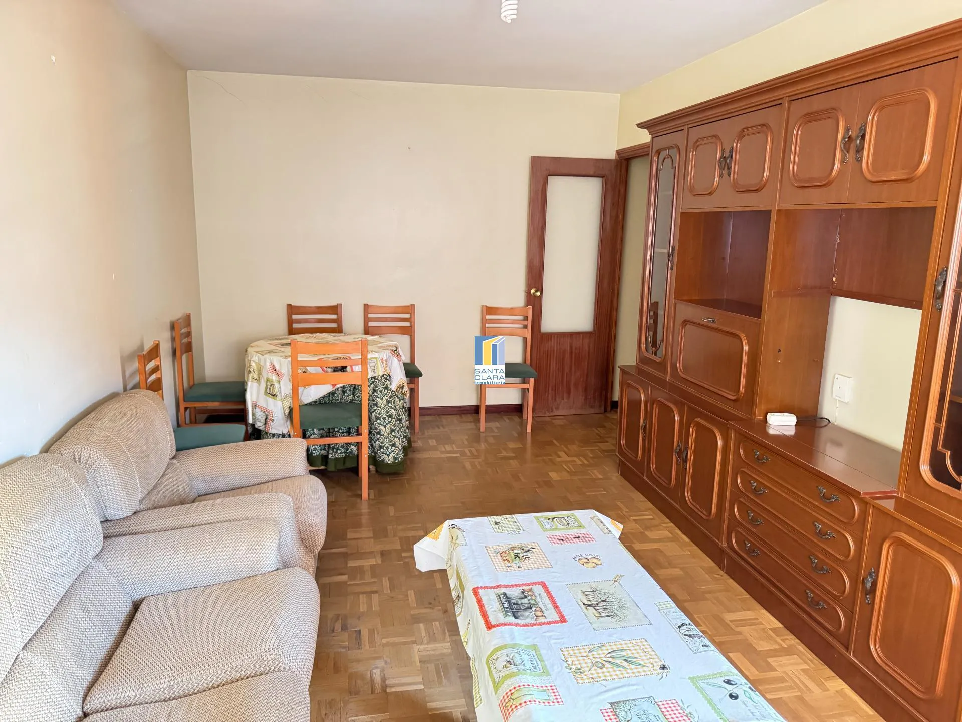 PISO EN VENTA CON 3 DORMITORIOS, PLAZA DE GARAJE Y TRASTERO EN ZONA LOS BLOQUES, ZAMORA. - Inmobiliaria Santa Clara en Zamora - Miniatura 2