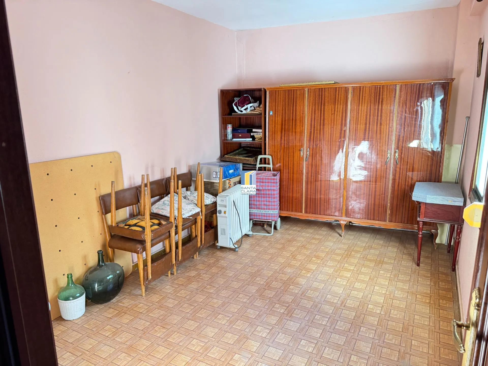 PISO EN VENTA DE 3 DORMITORIOS JUNTO A LA PLAZA MAYOR DE VILLALPANDO, ZAMORA. - Inmobiliaria Santa Clara en Zamora - Miniatura 2
