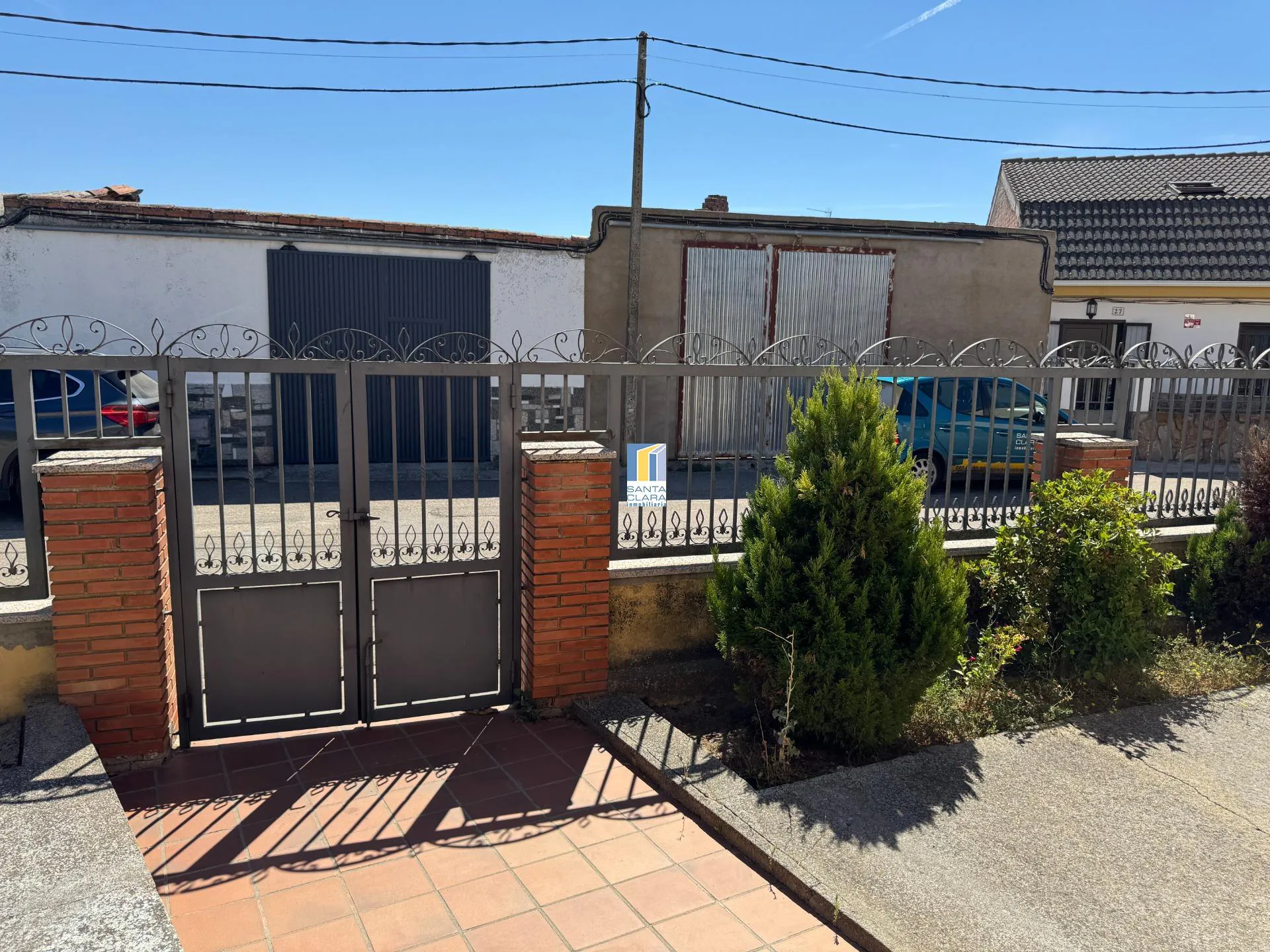 CHALET EN VENTA CON 3 DORMITORIOS, GARAJE, PATIO Y MERENDERO CON COCINA EN MORALEJA DEL VINO (ZAMORA) - Inmobiliaria Santa Clara en Zamora - Miniatura 28