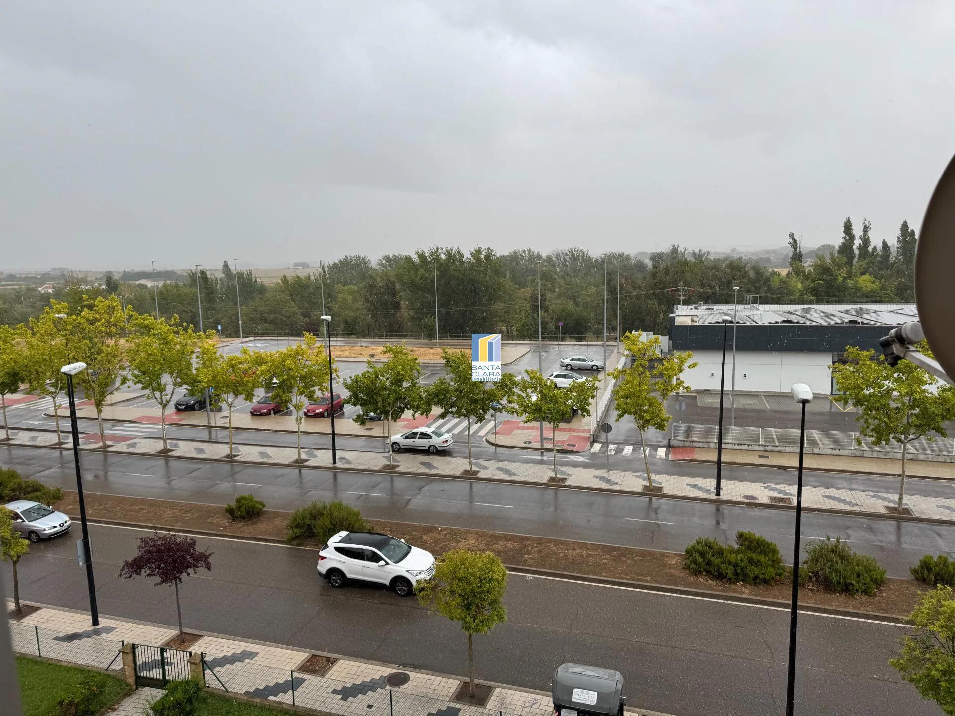 PISO EN VENTA DE 3 DORMITORIOS Y DOS TERRAZAS EN ZONA LA CANDELARIA, ZAMORA. - Inmobiliaria Santa Clara en Zamora - Miniatura 2