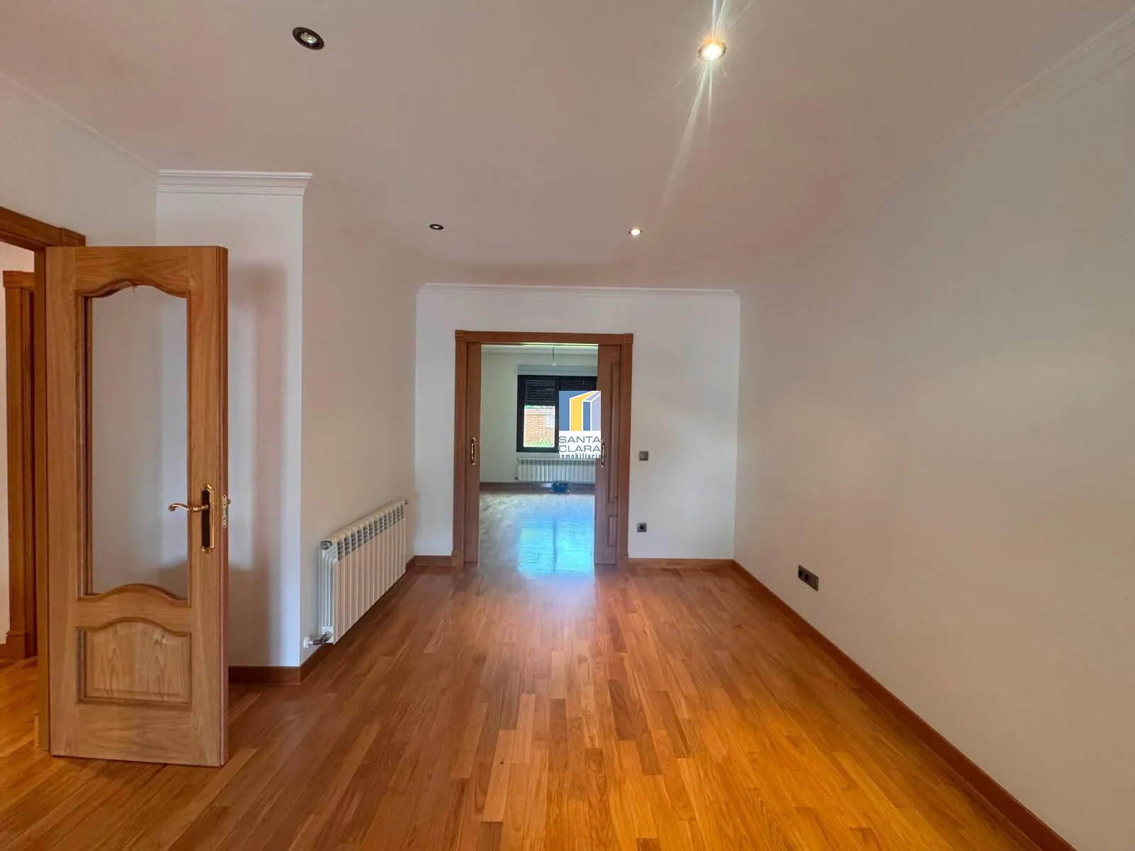 CHALET PAREADO EN VENTA CON 4 DORMITORIOS, GARAJE, JARDÍN Y BODEGA EN ZONA LAS VEGAS, ZAMORA. - Inmobiliaria Santa Clara en Zamora - Miniatura 12