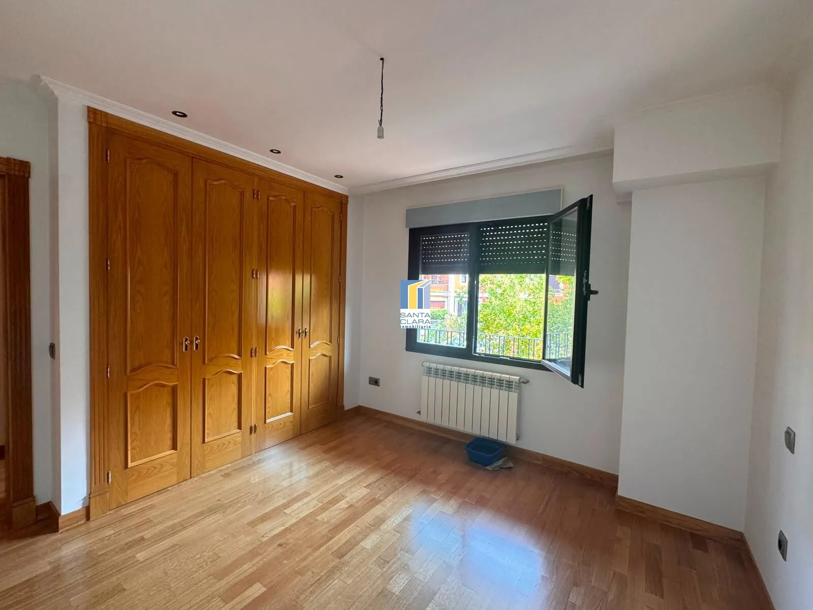 CHALET PAREADO EN VENTA CON 4 DORMITORIOS, GARAJE, JARDÍN Y BODEGA EN ZONA LAS VEGAS, ZAMORA. - Inmobiliaria Santa Clara en Zamora - Miniatura 13