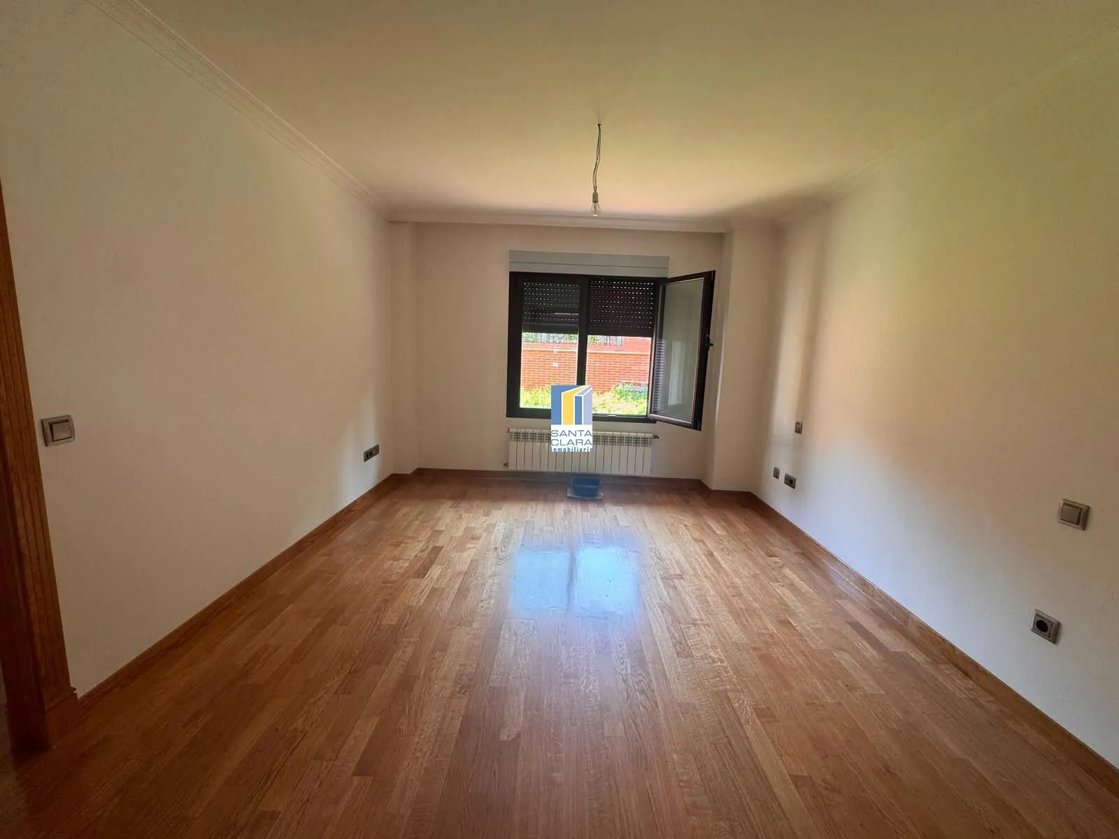 CHALET PAREADO EN VENTA CON 4 DORMITORIOS, GARAJE, JARDÍN Y BODEGA EN ZONA LAS VEGAS, ZAMORA. - Inmobiliaria Santa Clara en Zamora - Miniatura 16