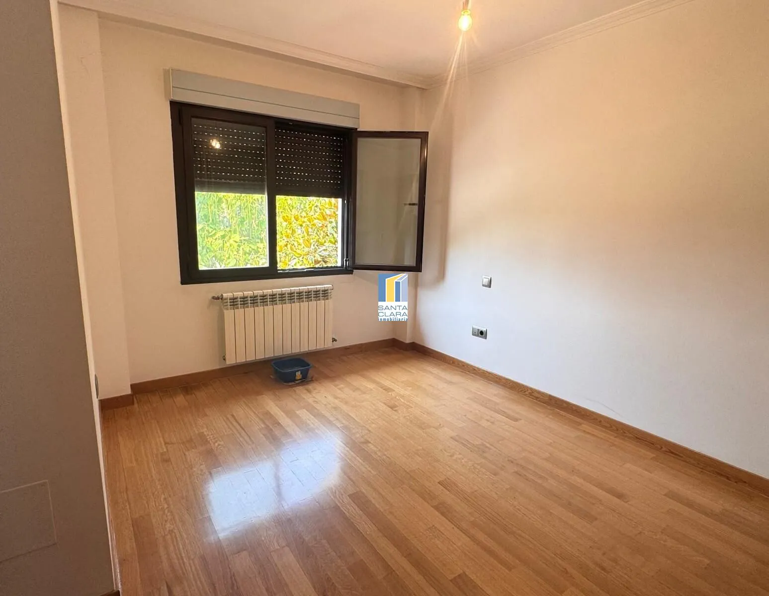 CHALET PAREADO EN VENTA CON 4 DORMITORIOS, GARAJE, JARDÍN Y BODEGA EN ZONA LAS VEGAS, ZAMORA. - Inmobiliaria Santa Clara en Zamora - Miniatura 19