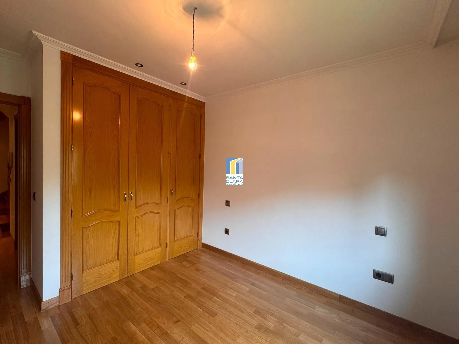 CHALET PAREADO EN VENTA CON 4 DORMITORIOS, GARAJE, JARDÍN Y BODEGA EN ZONA LAS VEGAS, ZAMORA. - Inmobiliaria Santa Clara en Zamora - Miniatura 20
