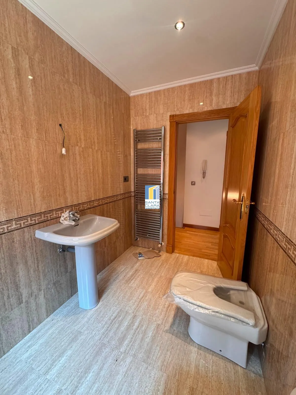 CHALET PAREADO EN VENTA CON 4 DORMITORIOS, GARAJE, JARDÍN Y BODEGA EN ZONA LAS VEGAS, ZAMORA. - Inmobiliaria Santa Clara en Zamora - Miniatura 22