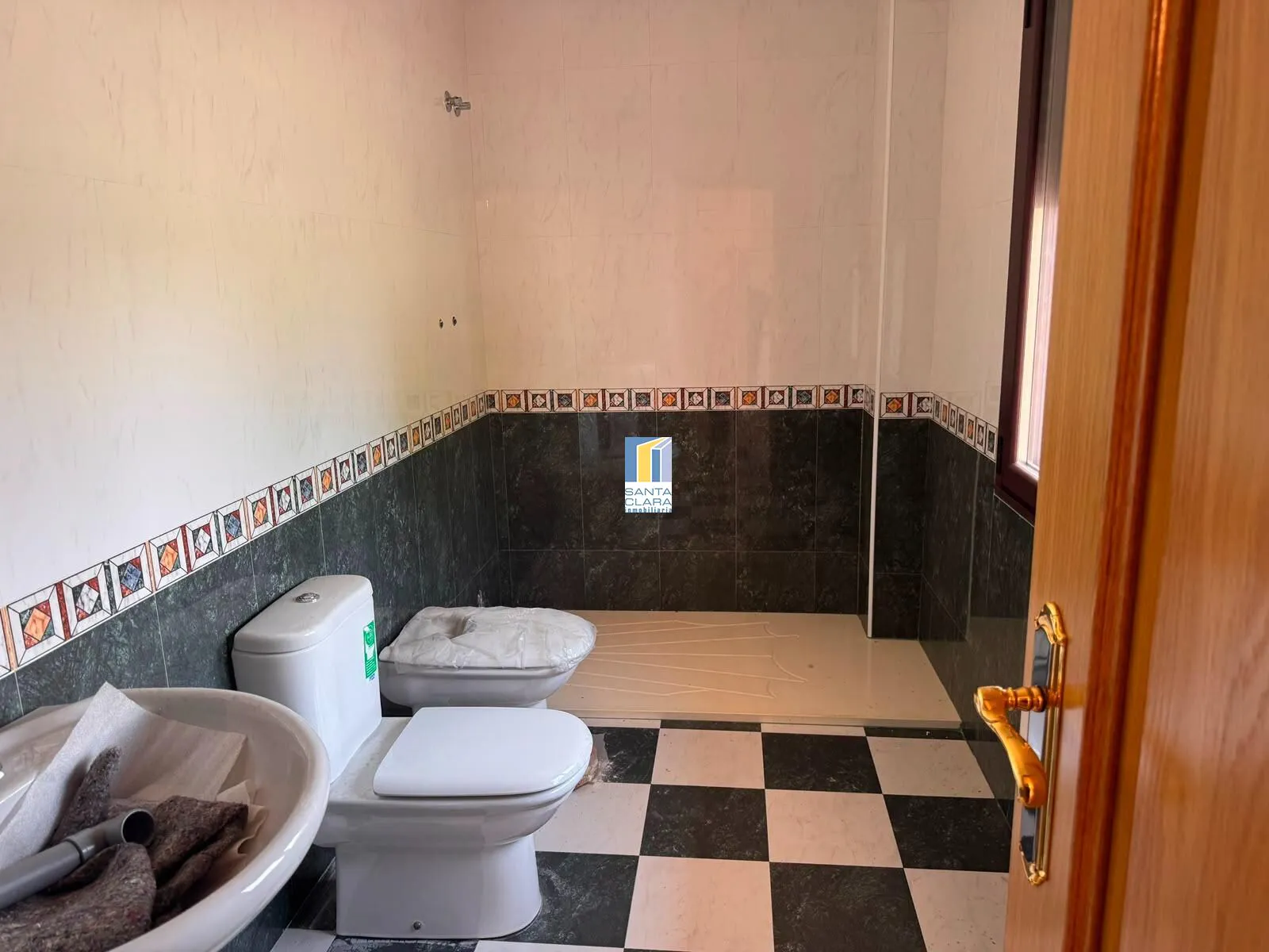 CHALET PAREADO EN VENTA CON 4 DORMITORIOS, GARAJE, JARDÍN Y BODEGA EN ZONA LAS VEGAS, ZAMORA. - Inmobiliaria Santa Clara en Zamora - Miniatura 23