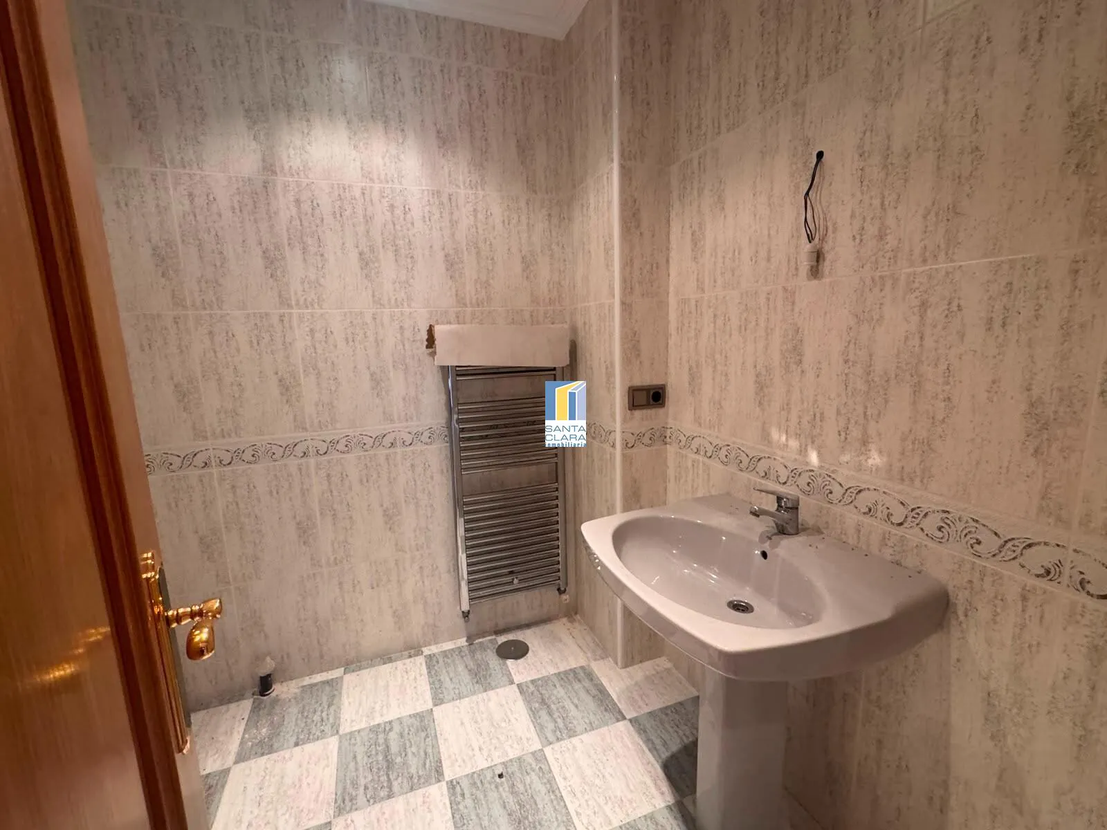 CHALET PAREADO EN VENTA CON 4 DORMITORIOS, GARAJE, JARDÍN Y BODEGA EN ZONA LAS VEGAS, ZAMORA. - Inmobiliaria Santa Clara en Zamora - Miniatura 24